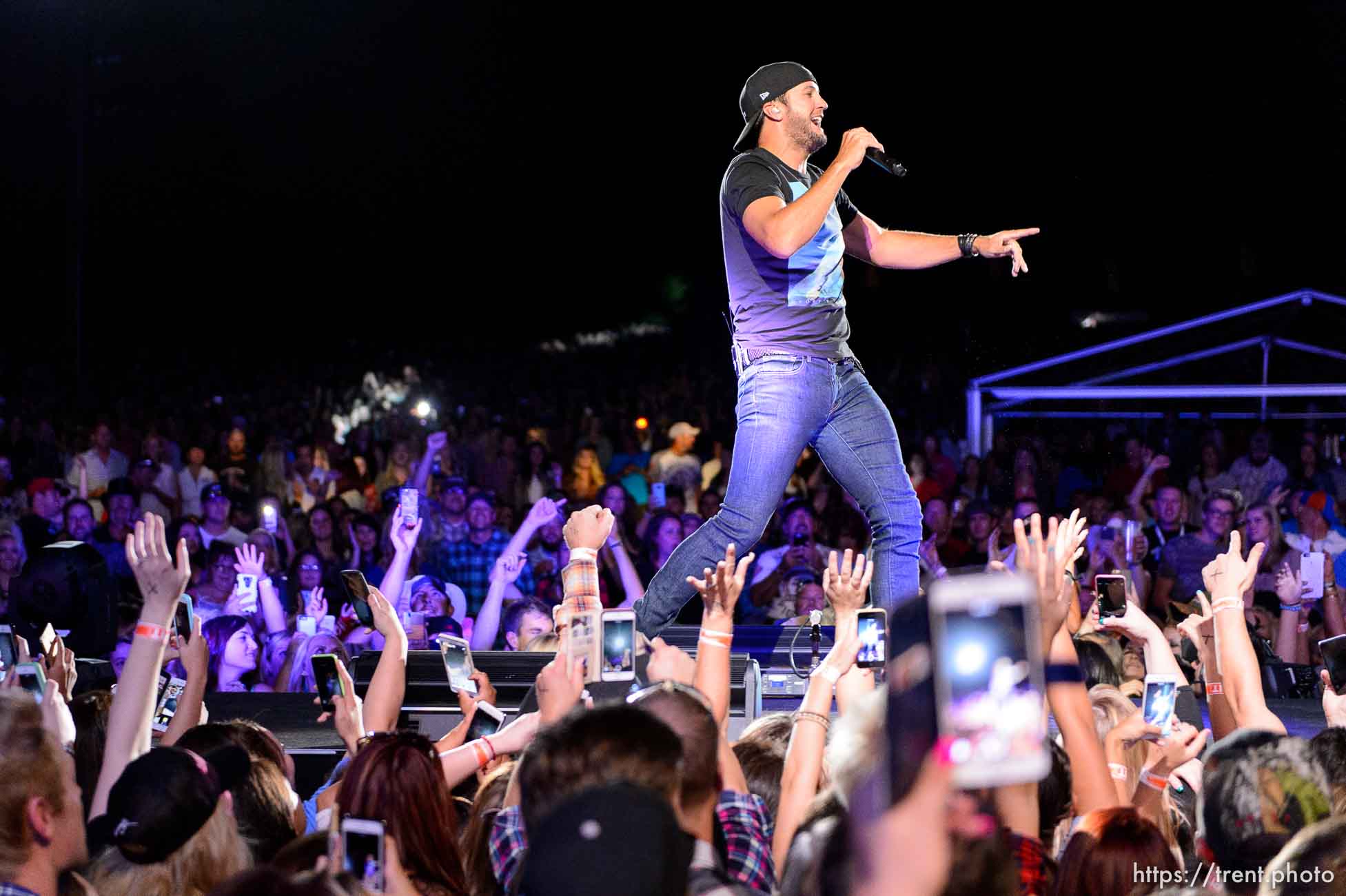 Trent Nelson  |  The Salt Lake Tribune
Luke Bryan performs at USANA Amphitheatre in West Valley City, Wednesday August 26, 2015.