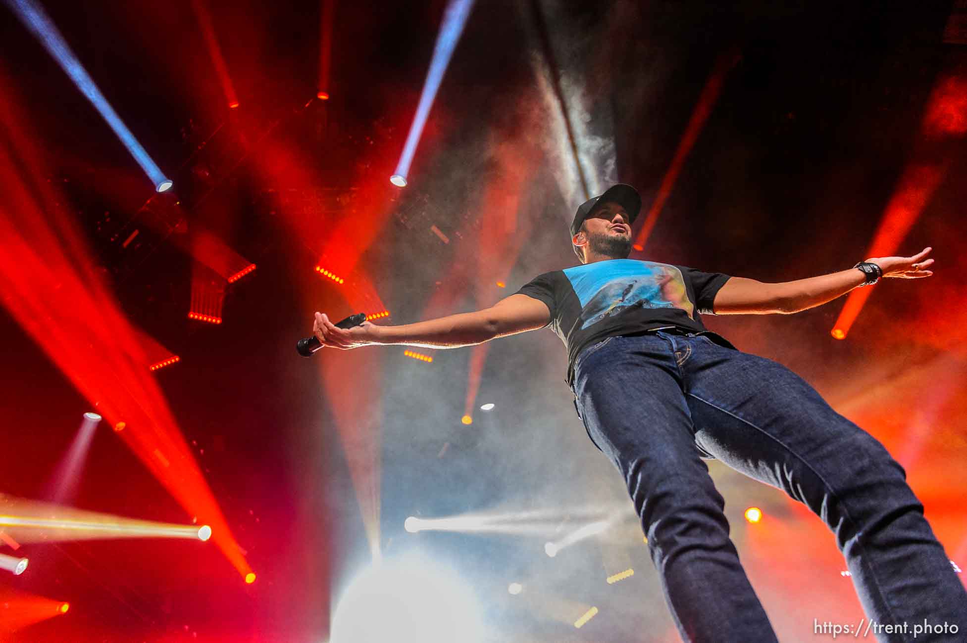 Trent Nelson  |  The Salt Lake Tribune
Luke Bryan performs at USANA Amphitheatre in West Valley City, Wednesday August 26, 2015.