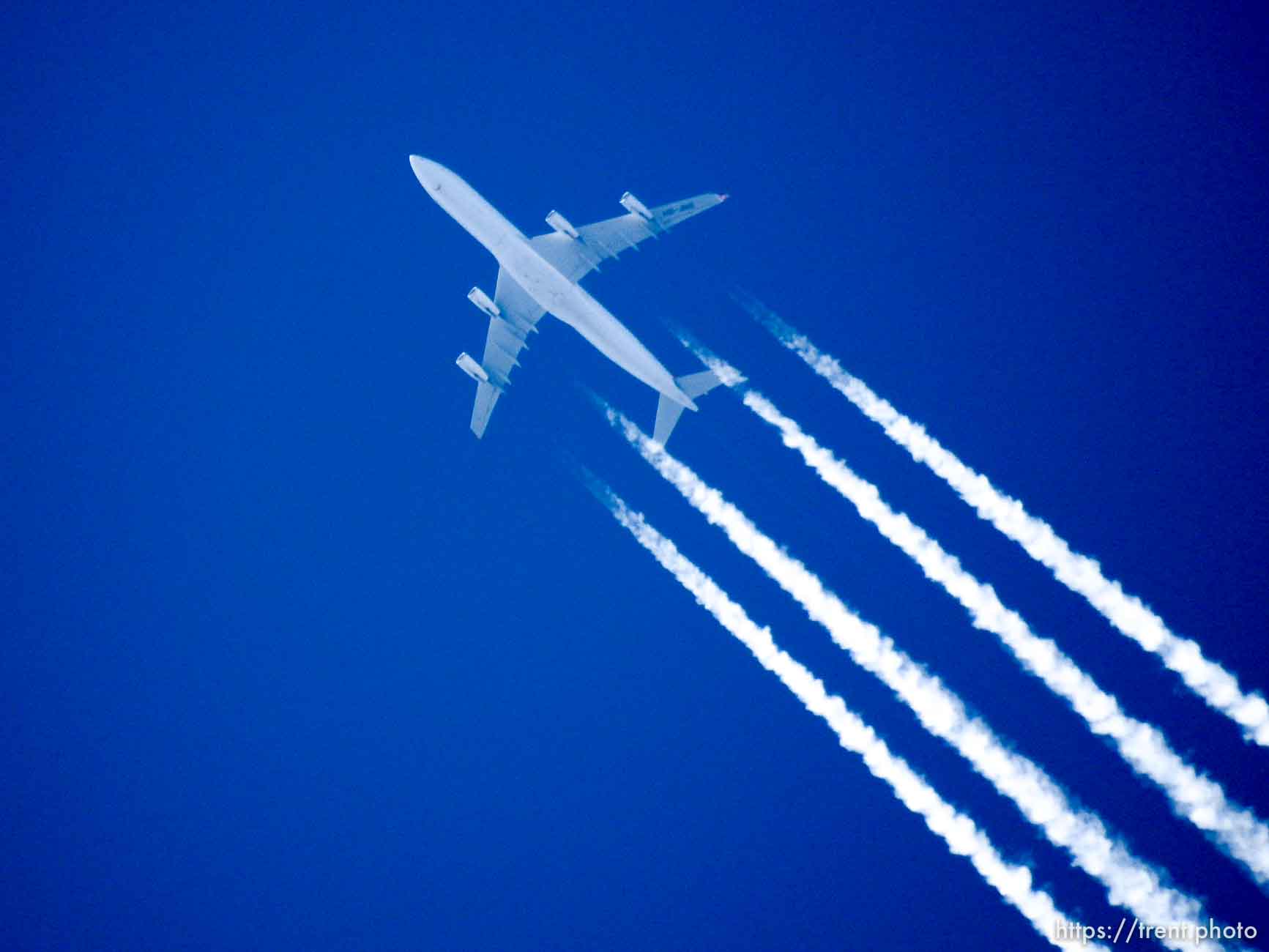 jet overhead in Salt Lake City, Friday August 28, 2015.