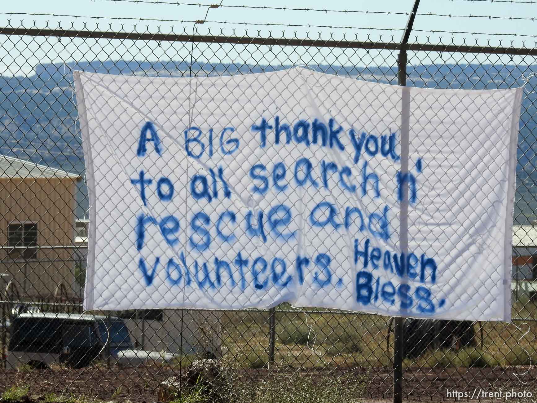 sign: a big thank you to all search and rescue and volunteers, heaven bless, hildale, Friday September 25, 2015.