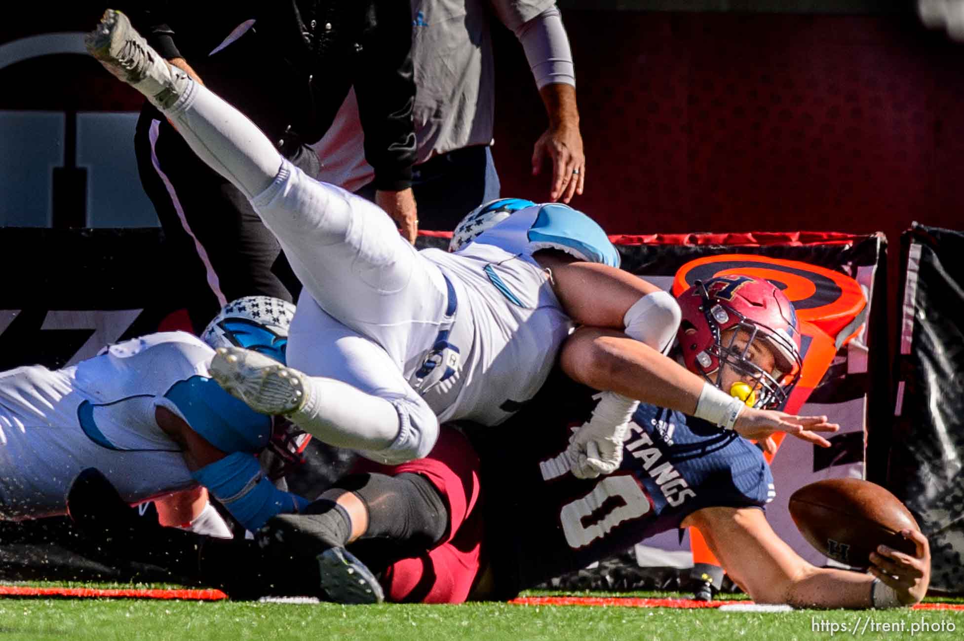 Trent Nelson  |  The Salt Lake Tribune
Herriman's Matt Everton (10) stretches out for a pass, coming up just short of the first down, as Sky View faces Herriman in a 5A high school football semifinal game at Rice-Eccles Stadium in Salt Lake City, Friday November 13, 2015.