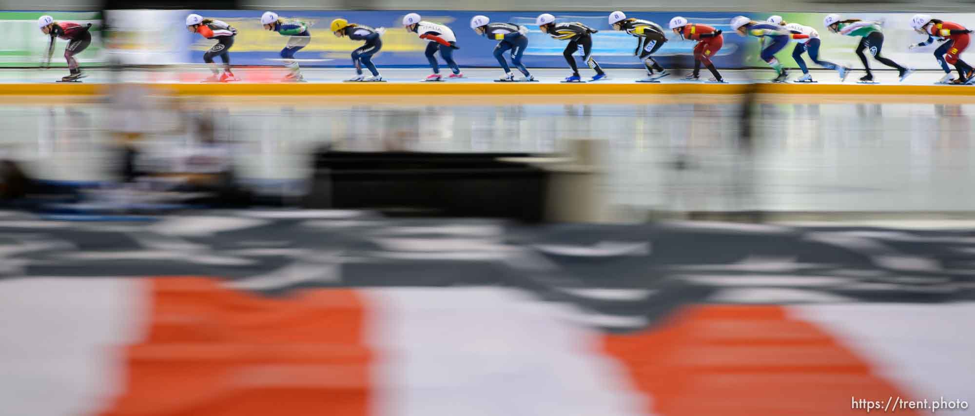 Trent Nelson  |  The Salt Lake Tribune
Skaters in the women's mass start, speed skating at the ISU World Cup, at the Utah Olympic Oval in Kearns, Sunday November 22, 2015.