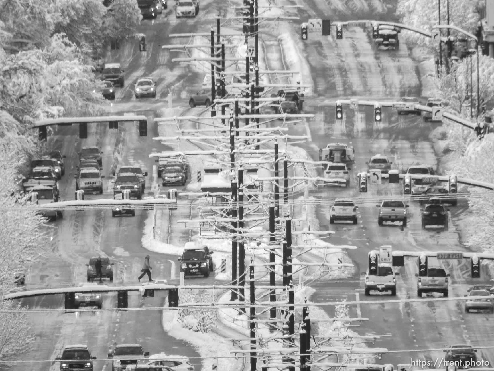 Trent Nelson  |  The Salt Lake Tribune
400 south. Snowfall in Salt Lake City, Tuesday December 15, 2015.