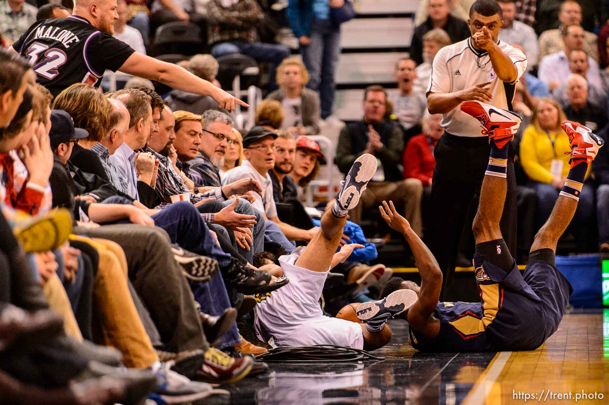 Trent Nelson  |  The Salt Lake Tribune
Utah Jazz guard Raul Neto (25) and New Orleans Pelicans guard Norris Cole (30) drive out of bounds for a loose ball as the Utah Jazz host the New Orleans Pelicans, NBA basketball in Salt Lake City, Wednesday December 16, 2015.