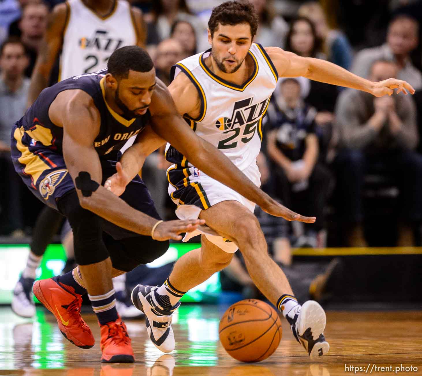 Trent Nelson  |  The Salt Lake Tribune
New Orleans Pelicans guard Tyreke Evans (1) and Utah Jazz guard Raul Neto (25) chase down a loose ball as the Utah Jazz host the New Orleans Pelicans, NBA basketball in Salt Lake City, Wednesday December 16, 2015.