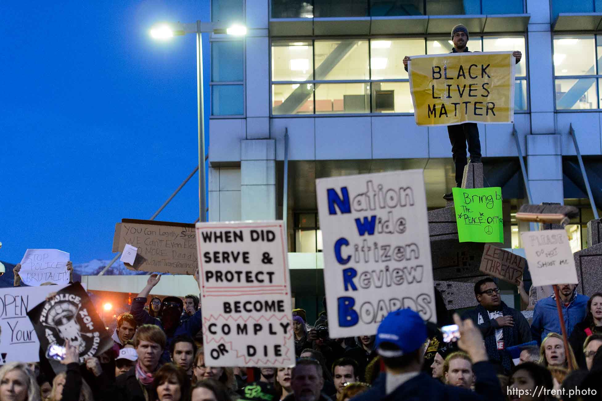 Trent Nelson  |  The Salt Lake Tribune
Protesters at the Wallace Bennett Federal Building protest the police shooting of 17-year-old Abdi Mohamed on Saturday night, Monday February 29, 2016.