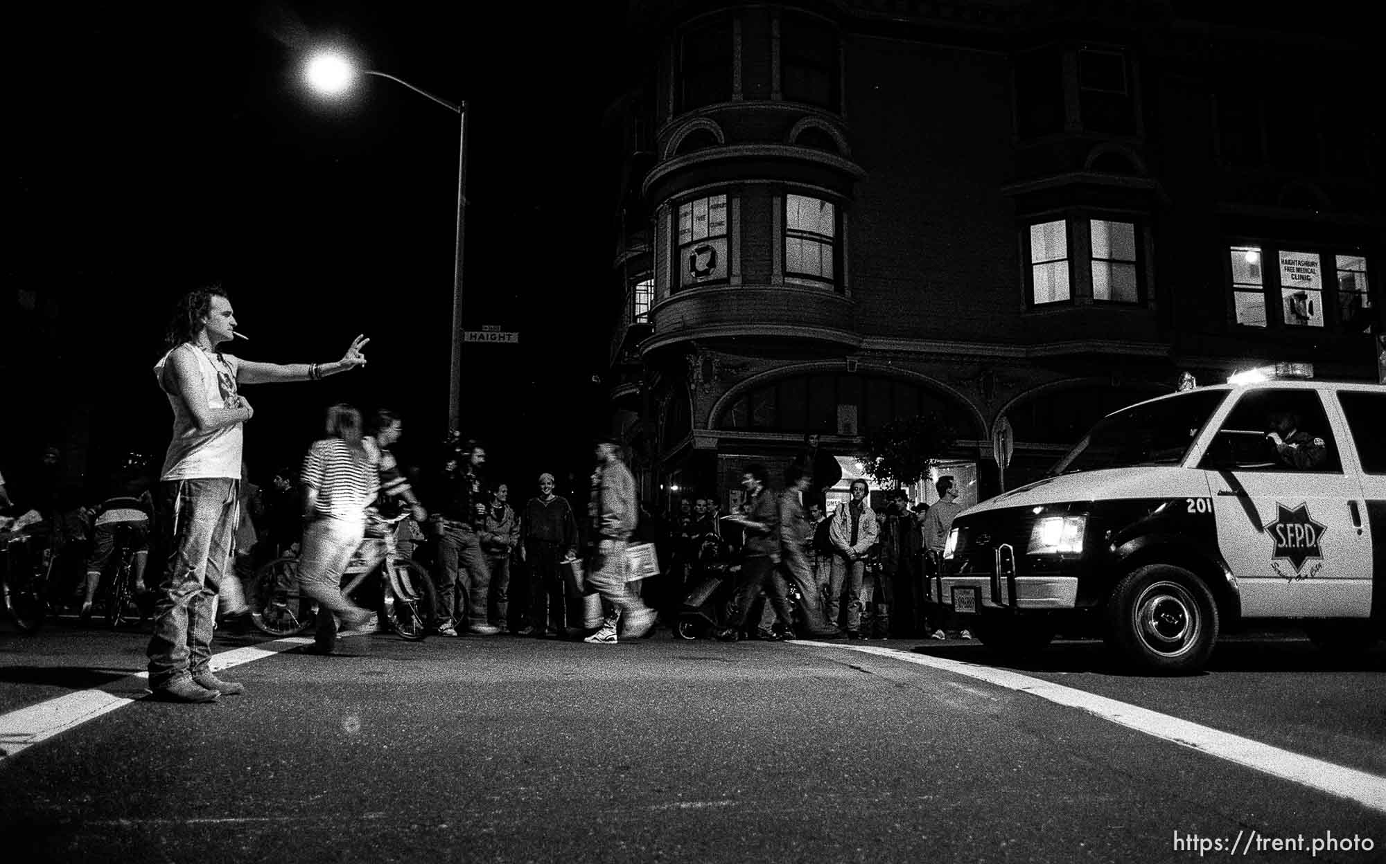 Man holds out peace sign to police at Gulf War protest.