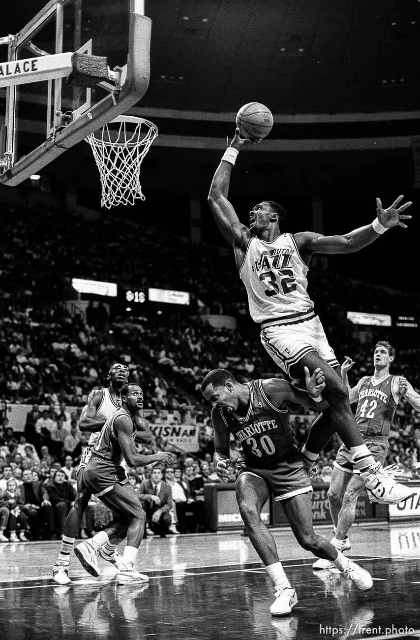 Utah Jazz vs Charlotte Hornets. Karl Malone.