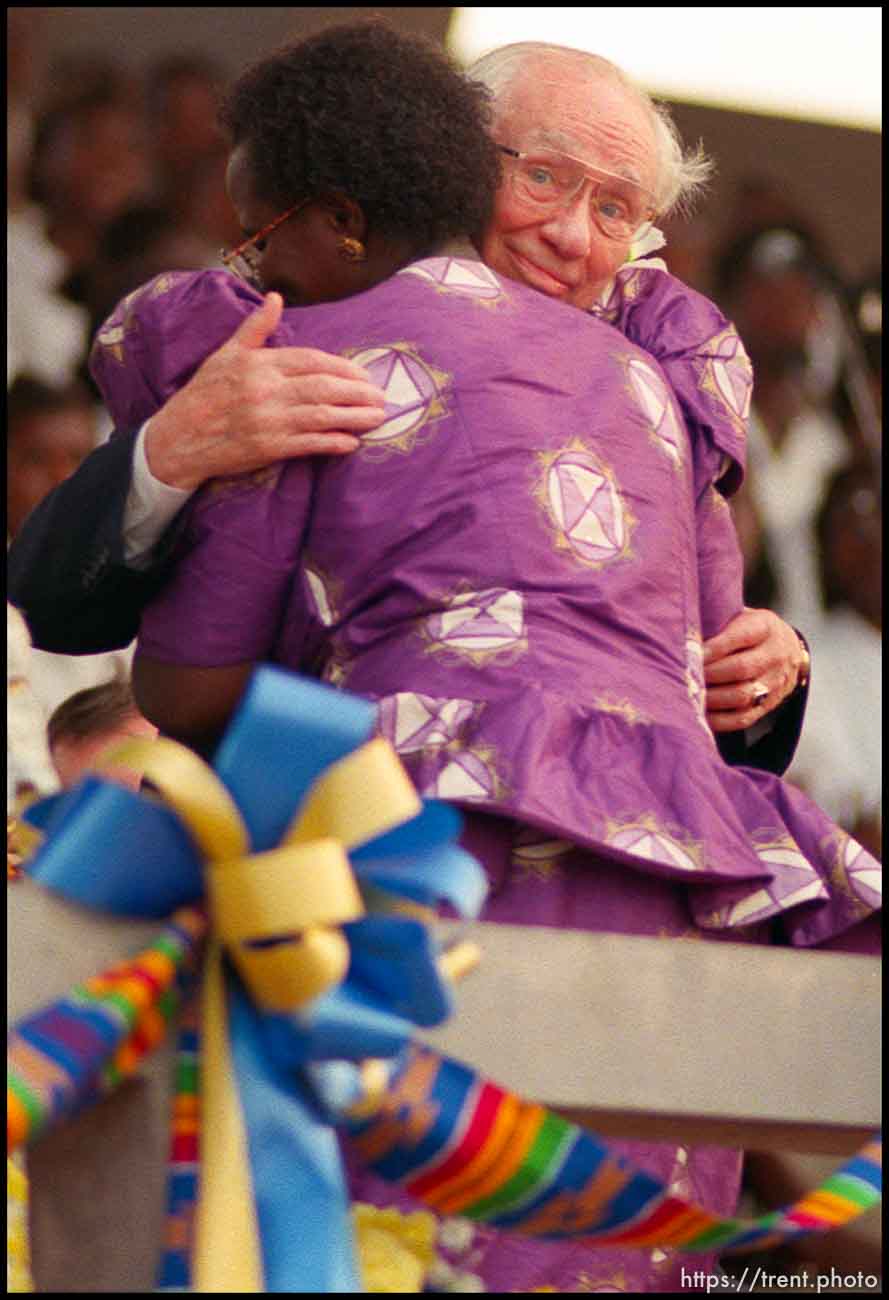Gordon B. Hinckley Speaks in Accra’s Independence Square