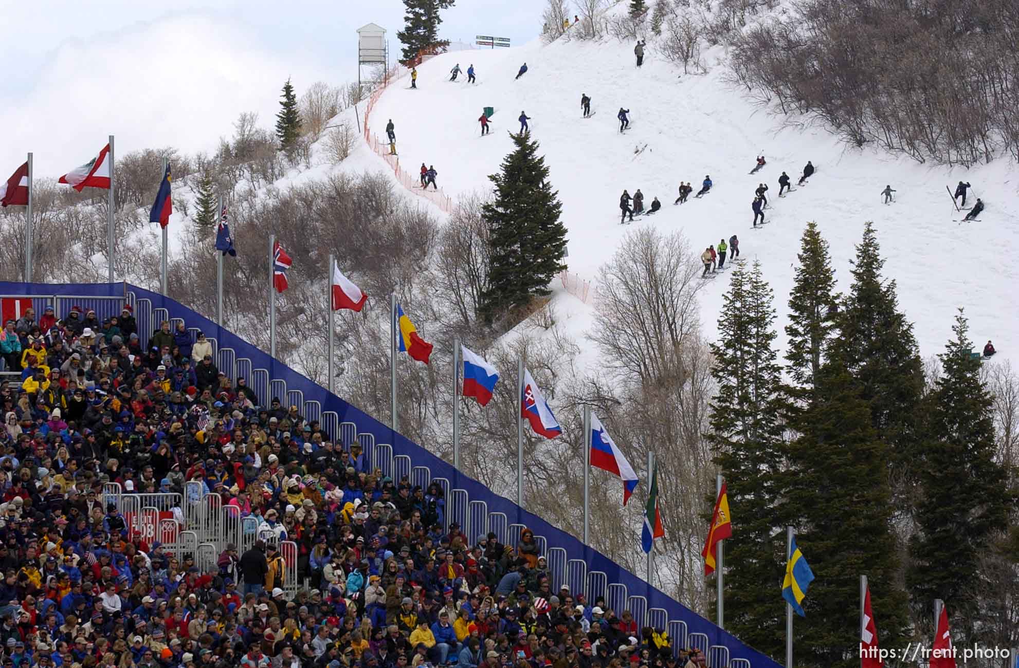 Fans. Crowd. Men's Aerials Final, Tuesday at Deer Valley, 2002 Olympic Winter Games. ; 02.19.2002, 12:27:10 PM