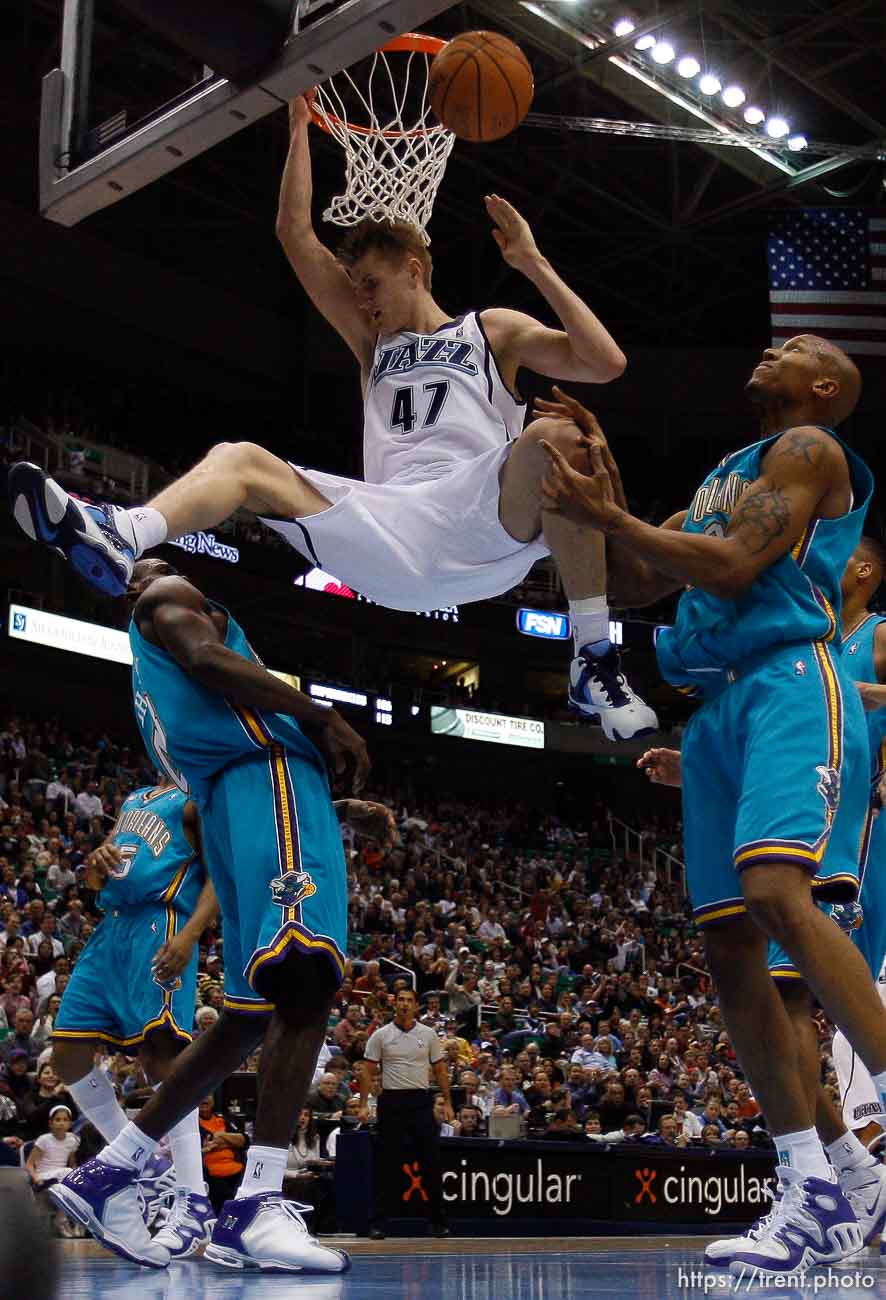 Andrei Kirilenko dunk. Utah Jazz vs. New Orleans/Oklahoma City Hornets NBA Basketball.