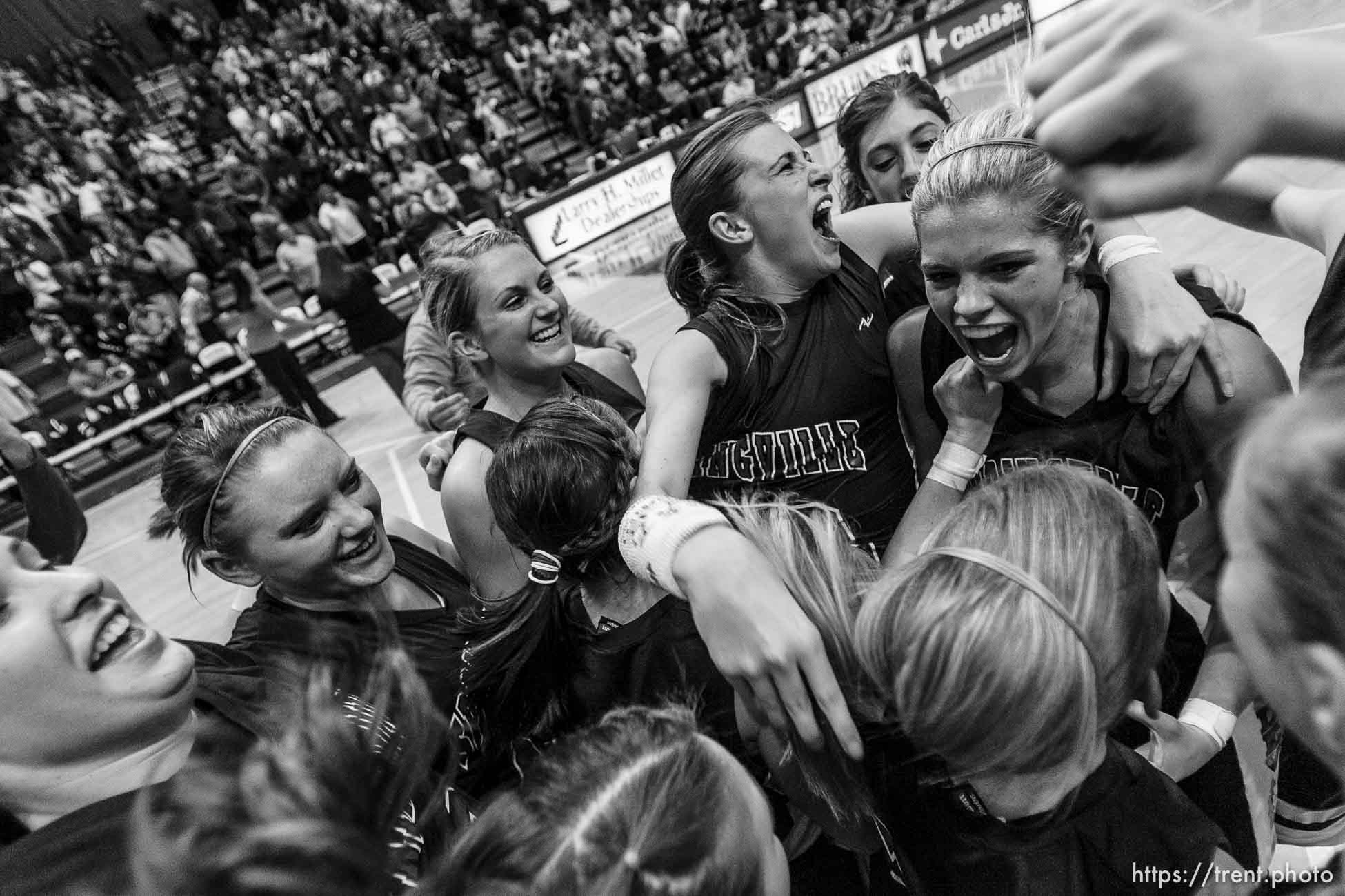 Taylorsville - Sky View vs. Springville High School girls basketball, 4A State Championship tournament Friday February 27, 2009 at Salt Lake Community College. Springville's Ashley Kroneberger (21) Springville's Genna Brown (22)