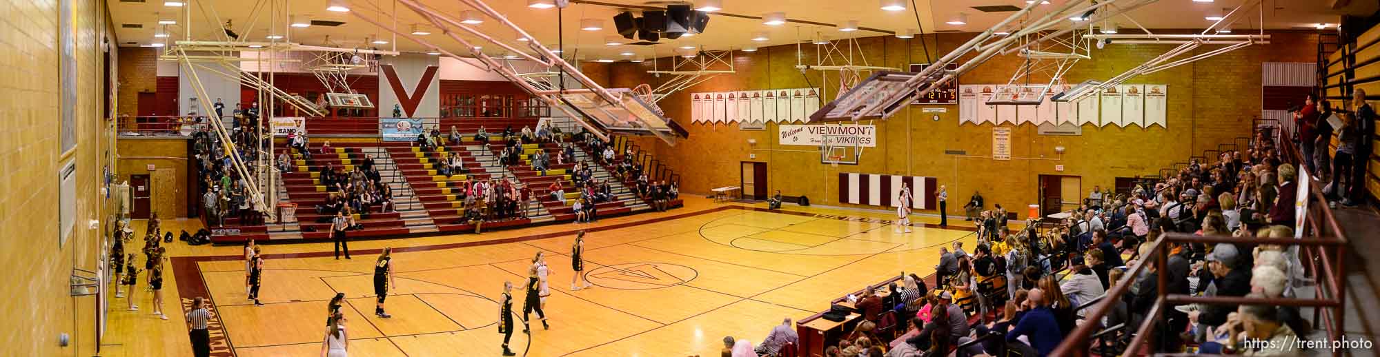 (Trent Nelson | The Salt Lake Tribune)  as the Viewmont Vikings host the Roy Royals, girls high school basketball in Bountiful, Wednesday January 31, 2018.