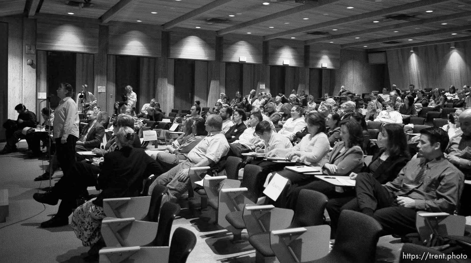 Town Hall meeting on polygamy at the University of Utah.
Photo by Trent Nelson; 3.01.2006