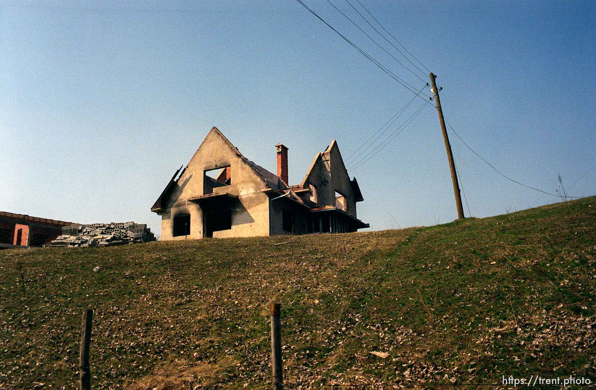 Destruction in the Serbian enclave of Suvi Do.