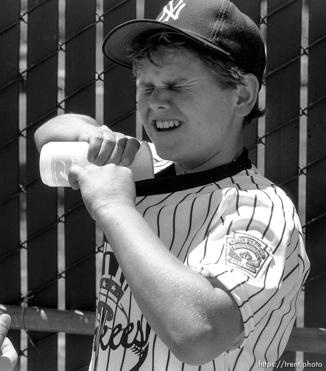 Kid squirts water down his shirt at Yankee baseball game