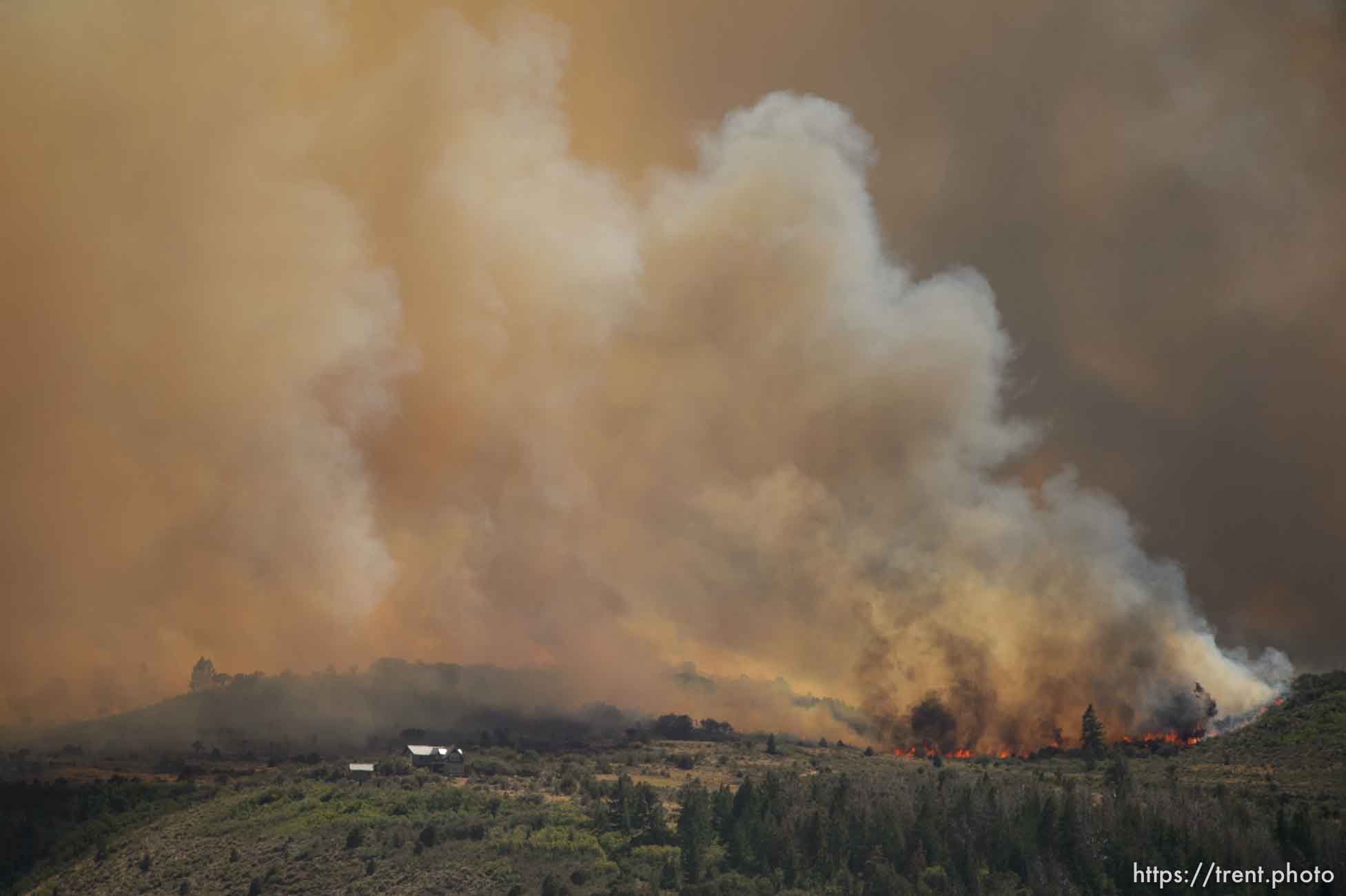 (Trent Nelson | The Salt Lake Tribune)
The Dollar Ridge Fire threatens a structure, as seen from Fruitland in Duchesne County, Tuesday July 3, 2018.