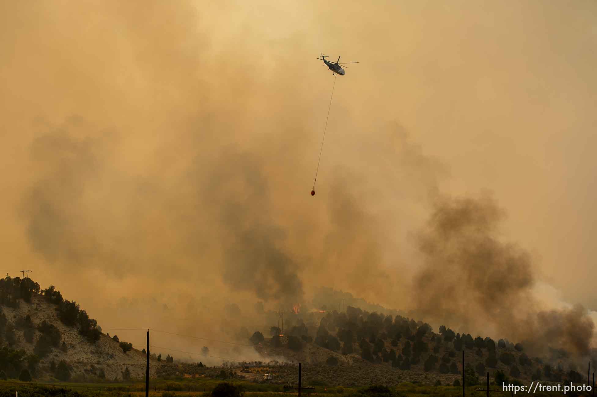 (Trent Nelson | The Salt Lake Tribune) 
The Coal Hollow Fire burns along Highway 6 in Utah County, Thursday Aug. 9, 2018.