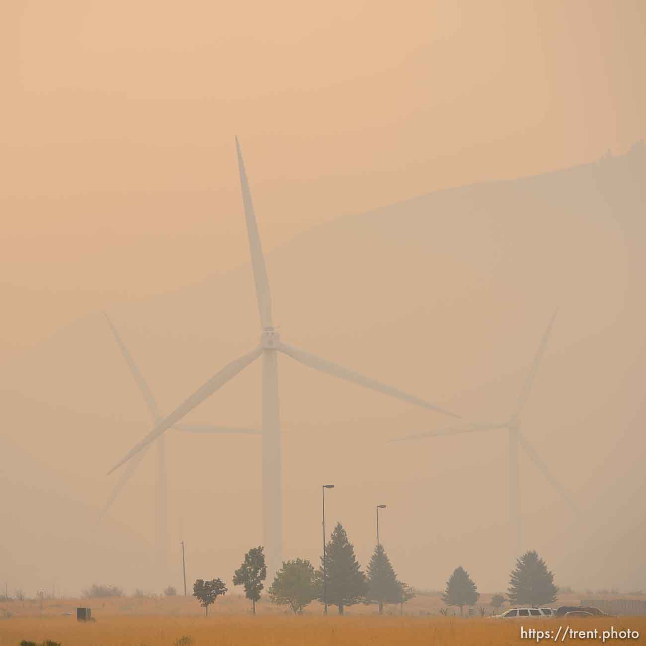 (Trent Nelson | The Salt Lake Tribune) 
Smoke from the Coal Hollow Fire fills the air in Spanish Fork, Friday Aug. 10, 2018.