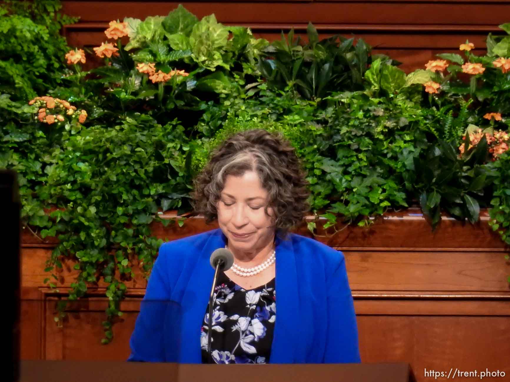 Trent Nelson  |  The Salt Lake Tribune
Denise Lindberg, opening prayer. The general women’s session — the first event in LDS General Conference — will have speakers, choirs and a lot of people on Temple Square
 Saturday September 24, 2016.