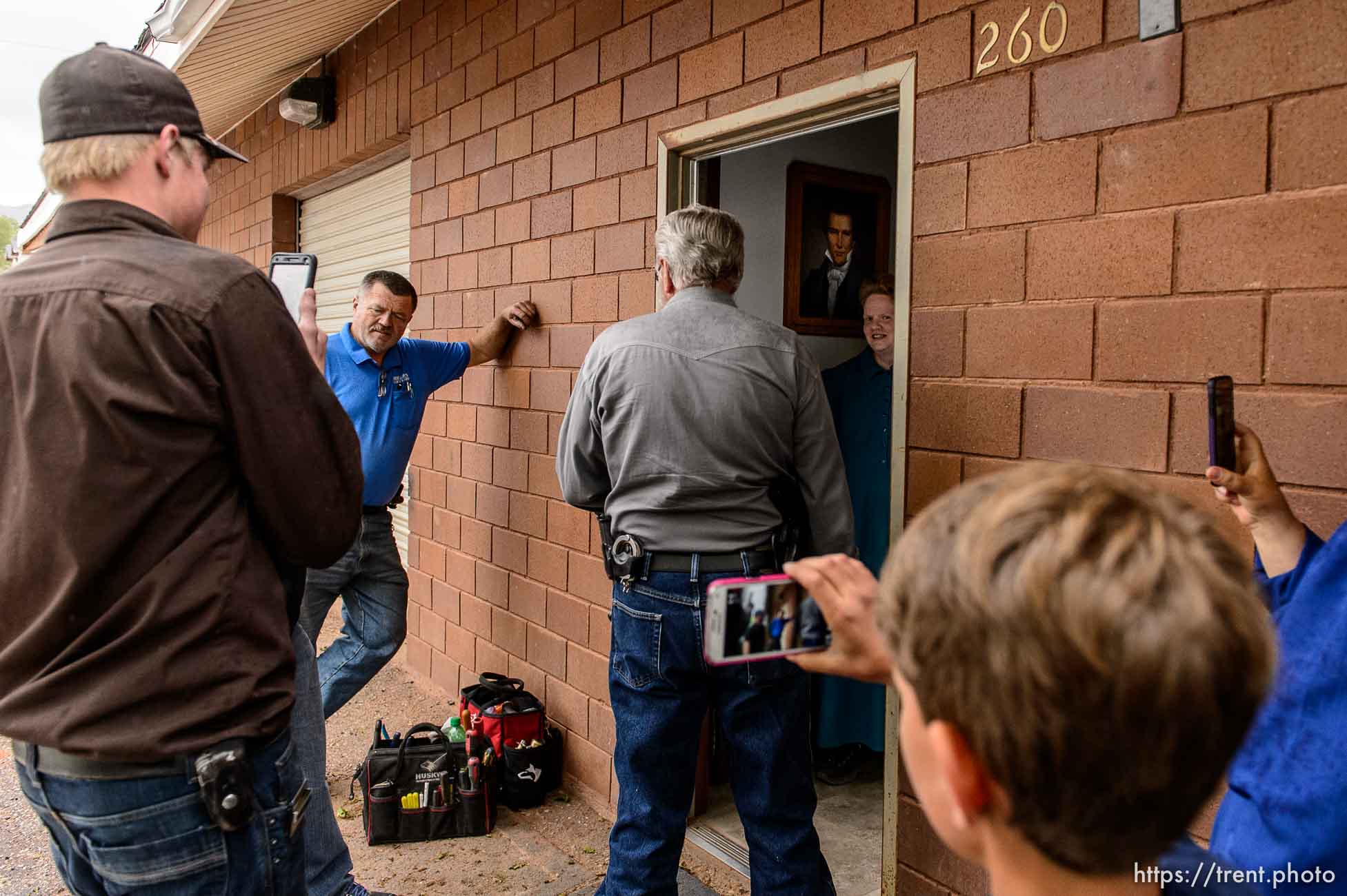 Trent Nelson  |  The Salt Lake Tribune
FLDS member Julia Johnson confronts Mohave County Constable Mike Hoggard, disputing the UEP Trust's ability to evict her from a property in Colorado City, AZ, Tuesday May 9, 2017. Locksmith Kelvin Holdaway in blue.