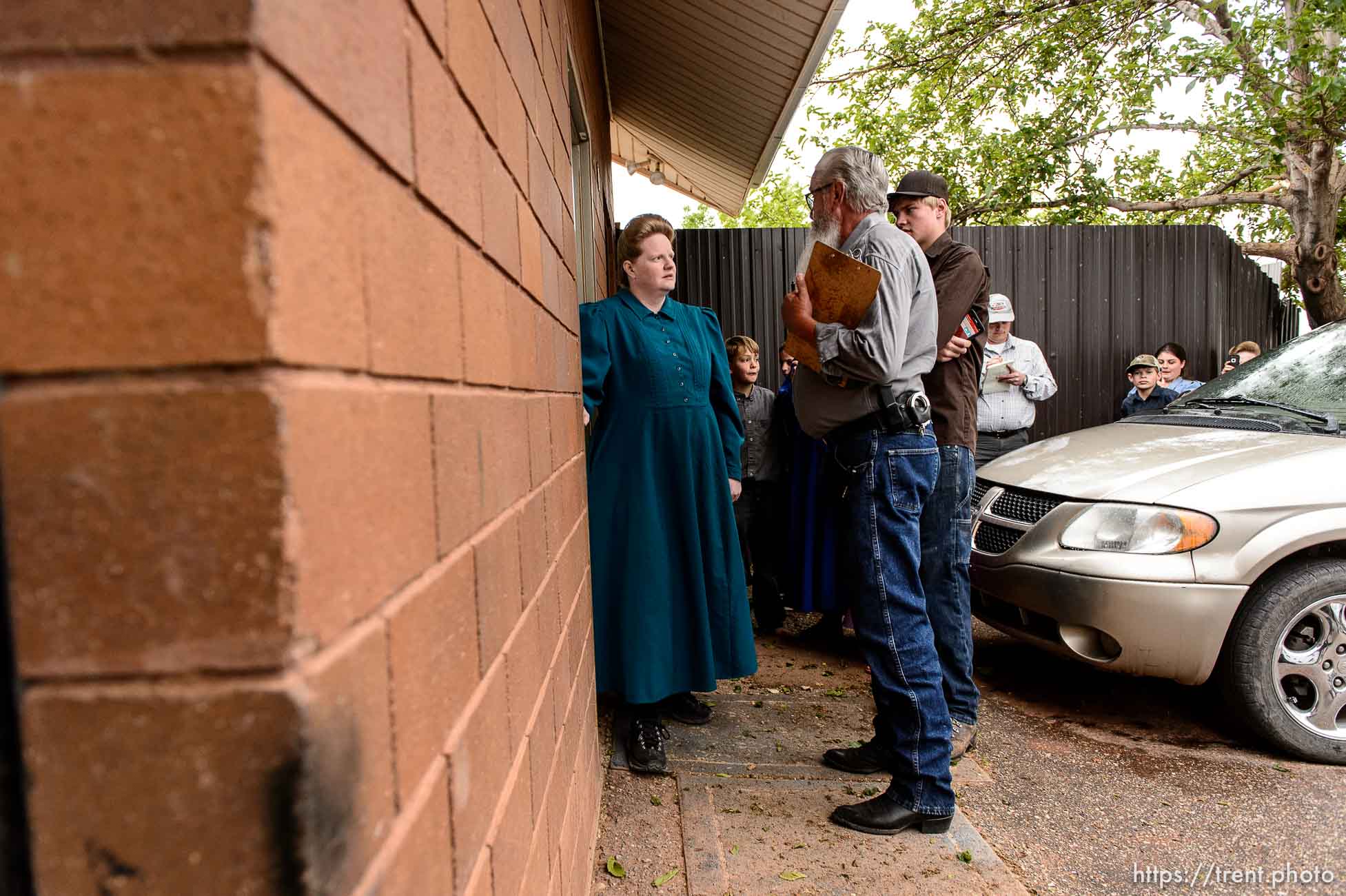 Trent Nelson  |  The Salt Lake Tribune
FLDS member Julia Johnson confronts Mohave County Constable Mike Hoggard, disputing the UEP Trust's ability to evict her from a property in Colorado City, AZ, Tuesday May 9, 2017.