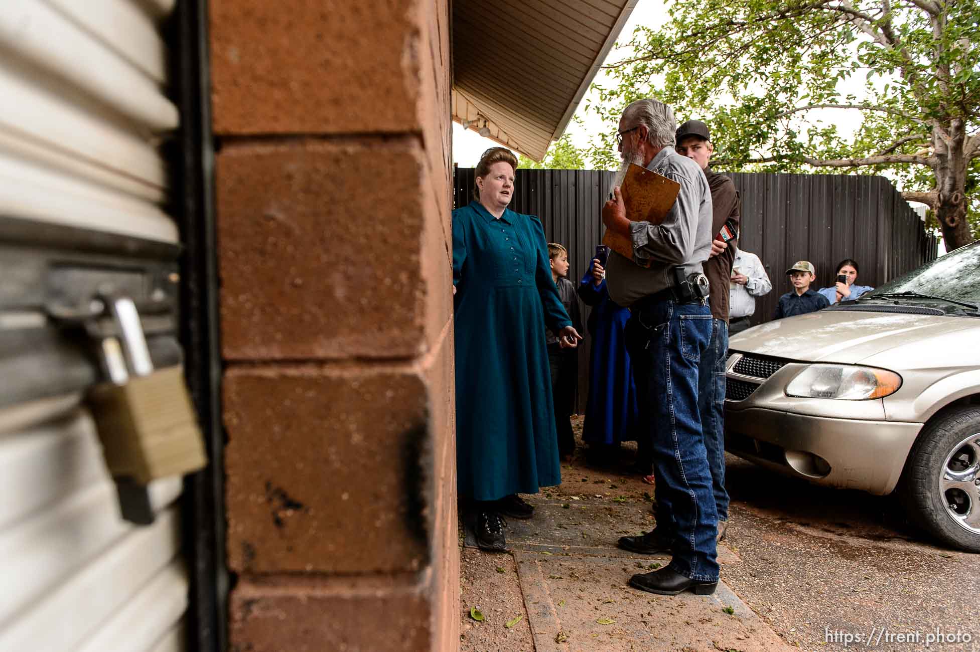 Trent Nelson  |  The Salt Lake Tribune
FLDS member Julia Johnson confronts Mohave County Constable Mike Hoggard, disputing the UEP Trust's ability to evict her from a property in Colorado City, AZ, Tuesday May 9, 2017.