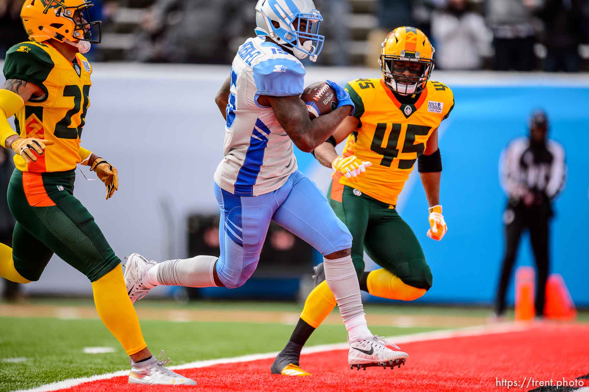 (Trent Nelson | The Salt Lake Tribune)  
Salt Lake's De'Mornay Pierson-El (15) runs for a touchdown as the Salt Lake Stallions host the Arizona Hotshots, Alliance of American Football in Salt Lake City on Saturday Feb. 23, 2019.