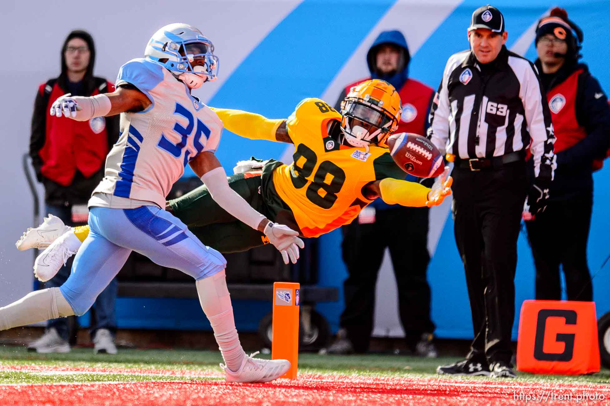 (Trent Nelson | The Salt Lake Tribune)  
Arizona's Josh Huff (88) dives for the ball but comes up short as the Salt Lake Stallions host the Arizona Hotshots, Alliance of American Football in Salt Lake City on Saturday Feb. 23, 2019. At left is Salt Lake's C.J. Smith.