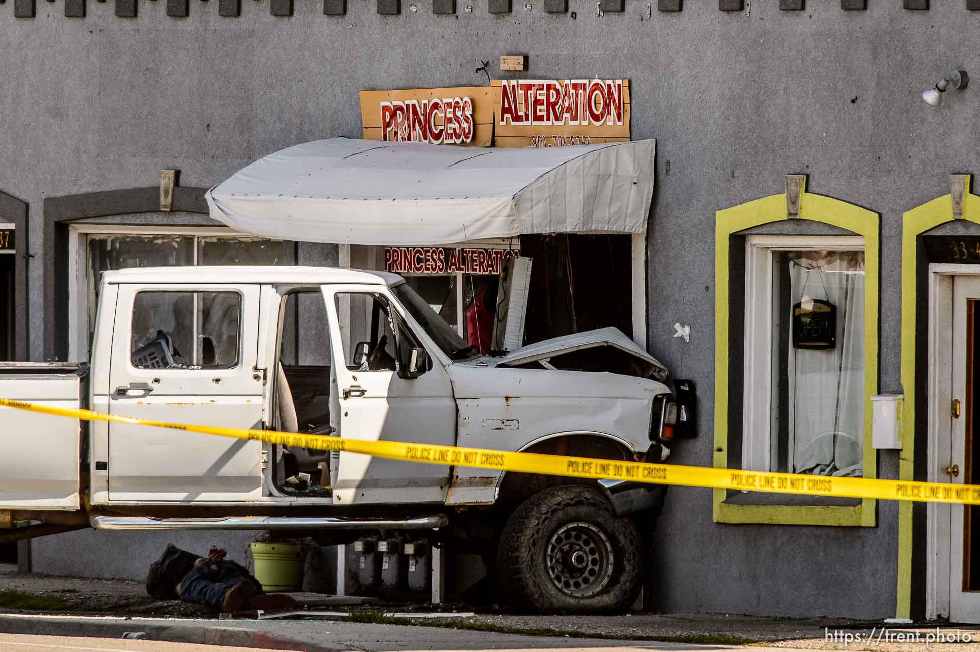 (Trent Nelson  |  The Salt Lake Tribune)  
Law enforcement at the scene of a shootout near 3300 South State Street in South Salt Lake on Monday April 8, 2019.