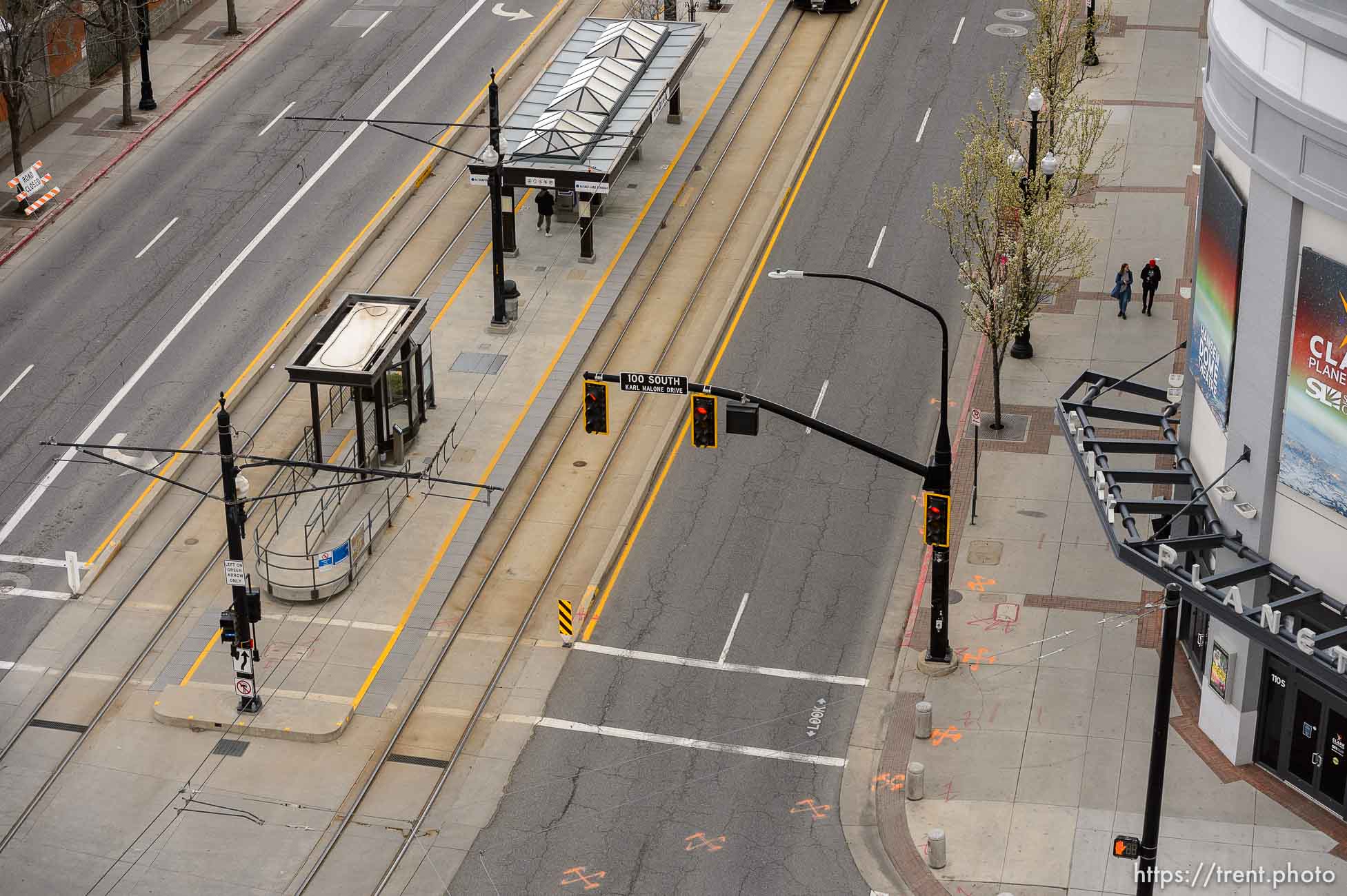 (Trent Nelson  |  The Salt Lake Tribune) Looking down 400 West as Salt Lake City continues to shelter in place to prevent the spread of COVID-19 on Monday, March 23, 2020.