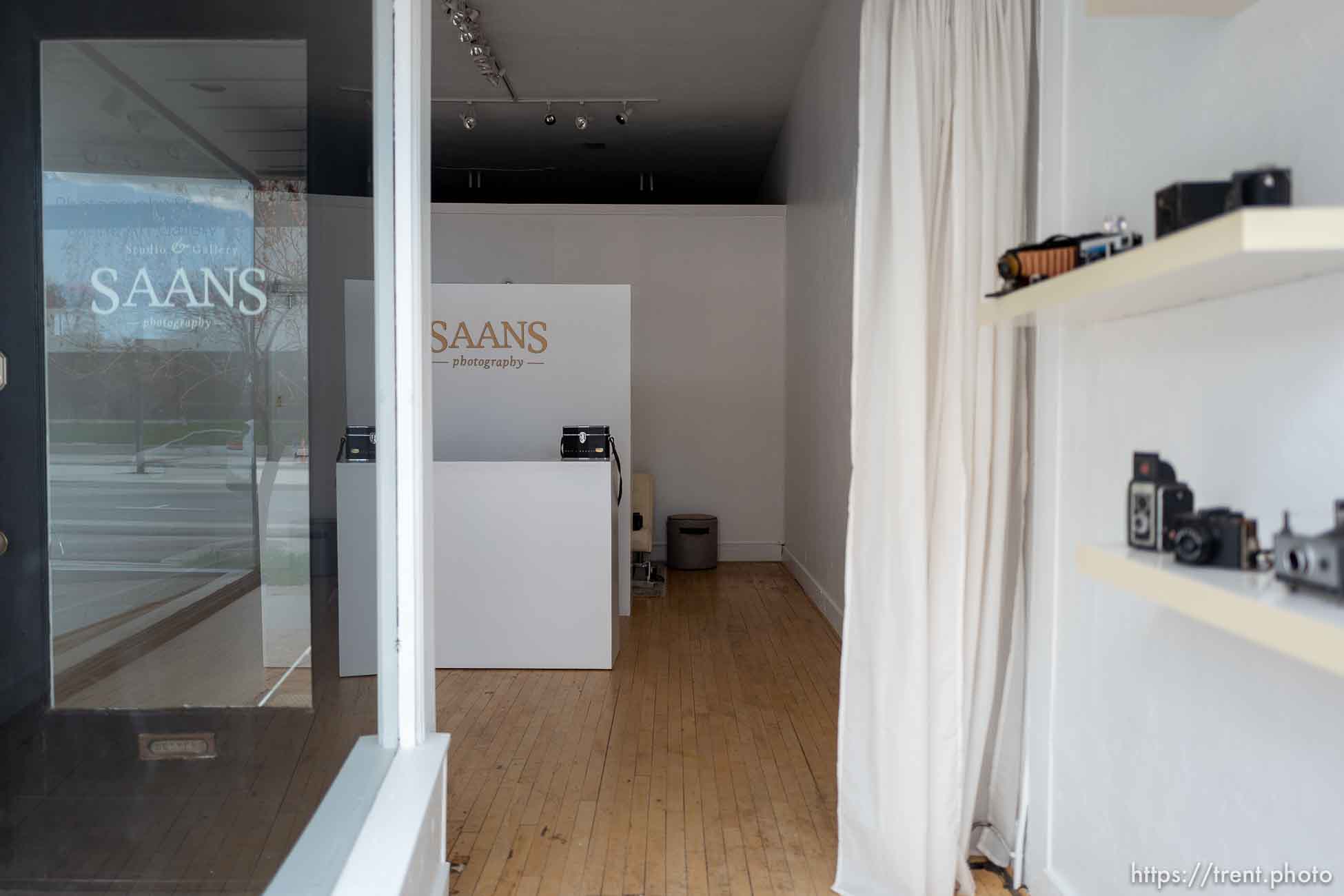 Saans Gallery