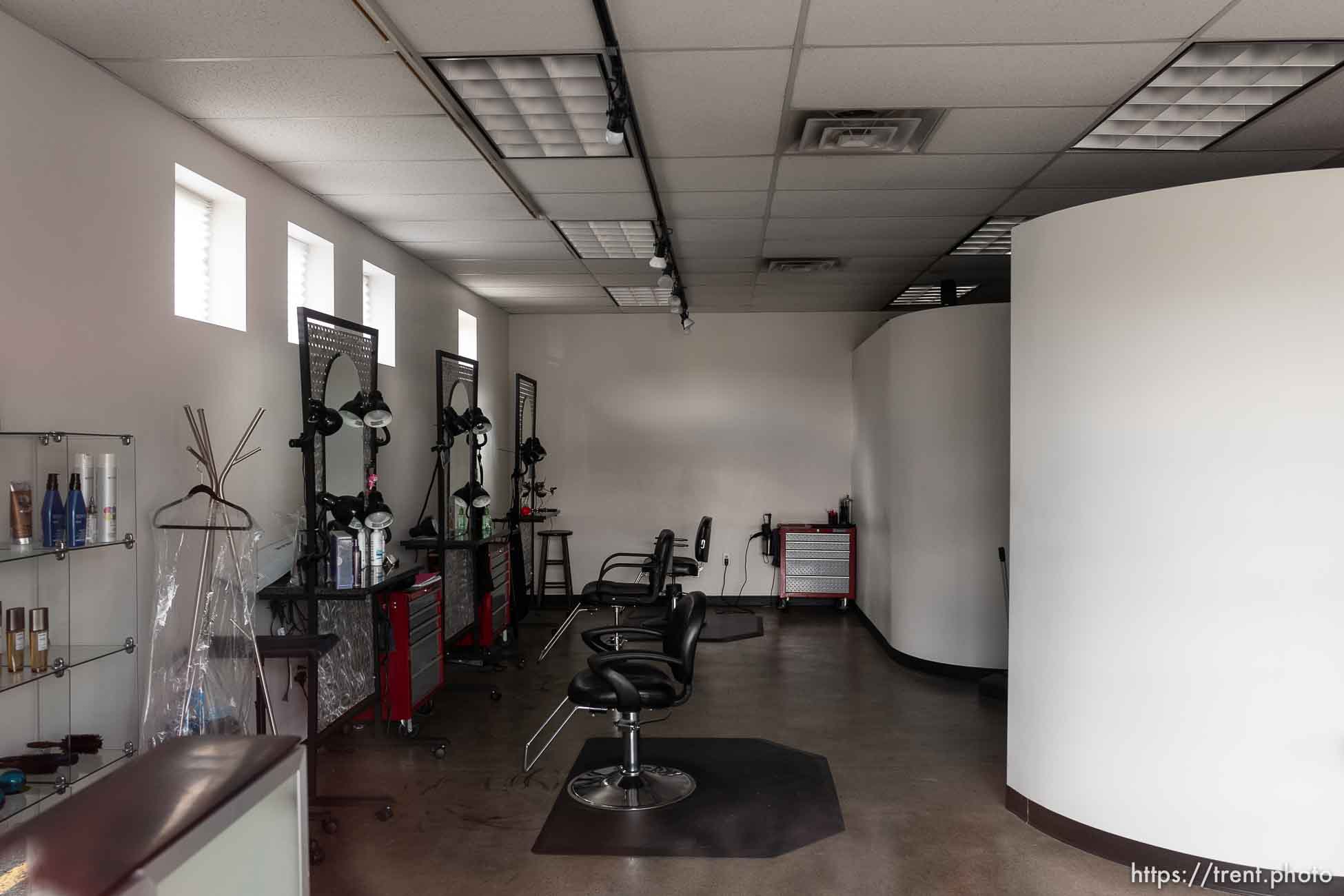 (Trent Nelson  |  The Salt Lake Tribune) Roxy carMichaels Salon in Salt Lake City, closed and empty on Tuesday, April 7, 2020.