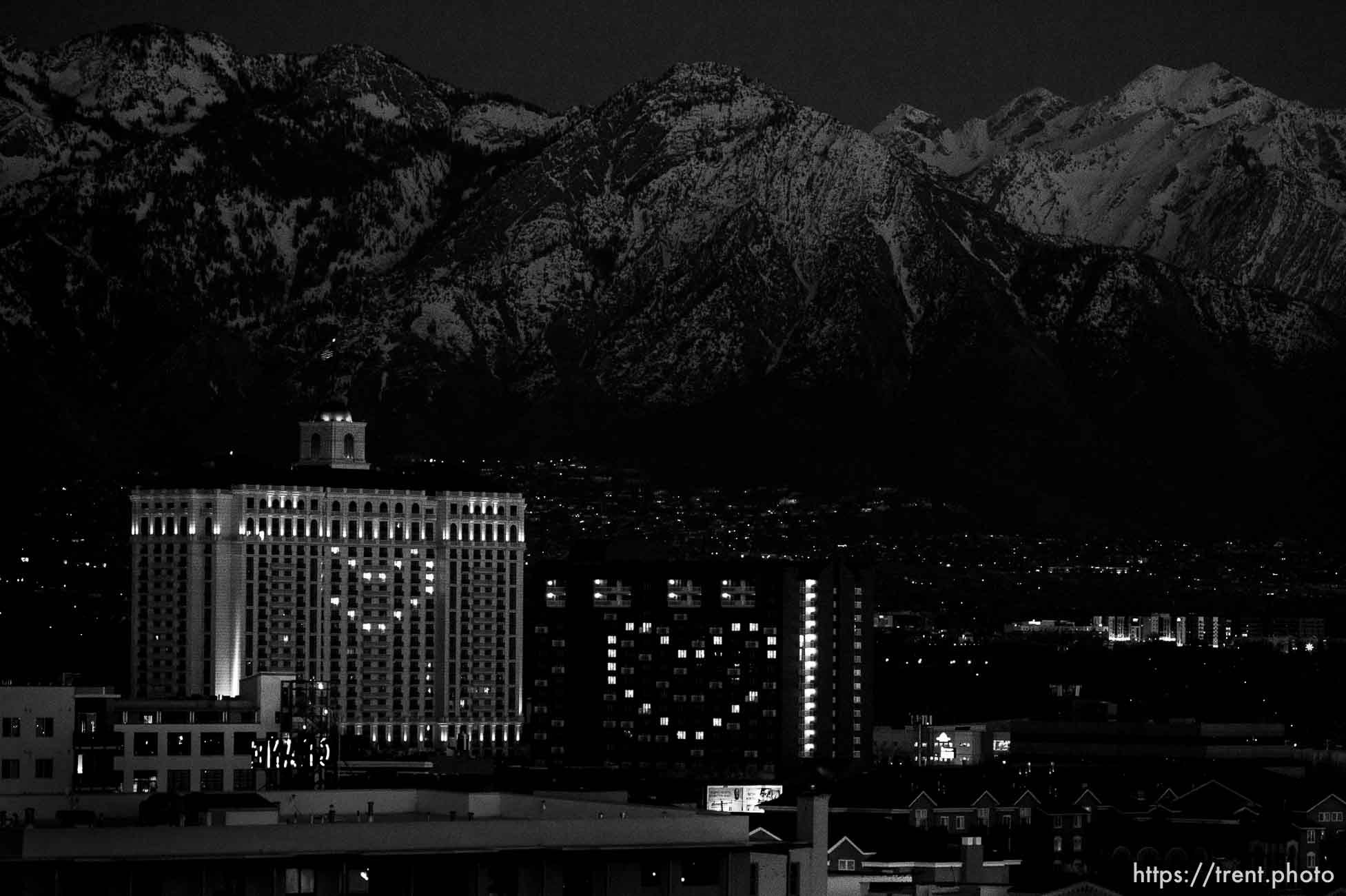 (Trent Nelson  |  The Salt Lake Tribune) Lights in the Grand America and Little America hotels display hearts in Salt Lake City on Wednesday, April 8, 2020.