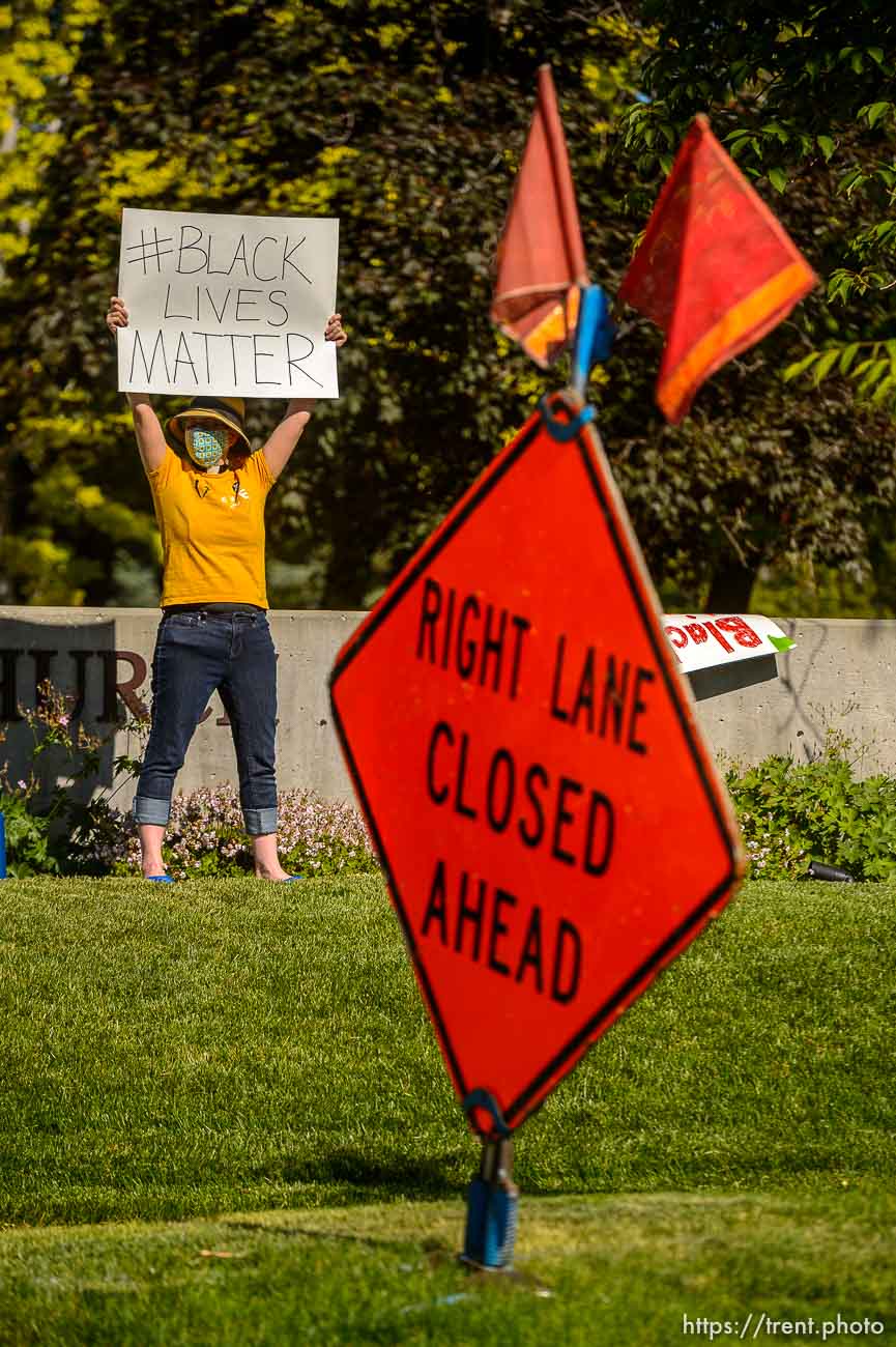 (Trent Nelson  |  The Salt Lake Tribune) Rev. Monica Dobbins holds a sign to passing traffic as a group of people protest police brutality in front of the First Unitarian Church in Salt Lake City on Friday, May 29, 2020.
