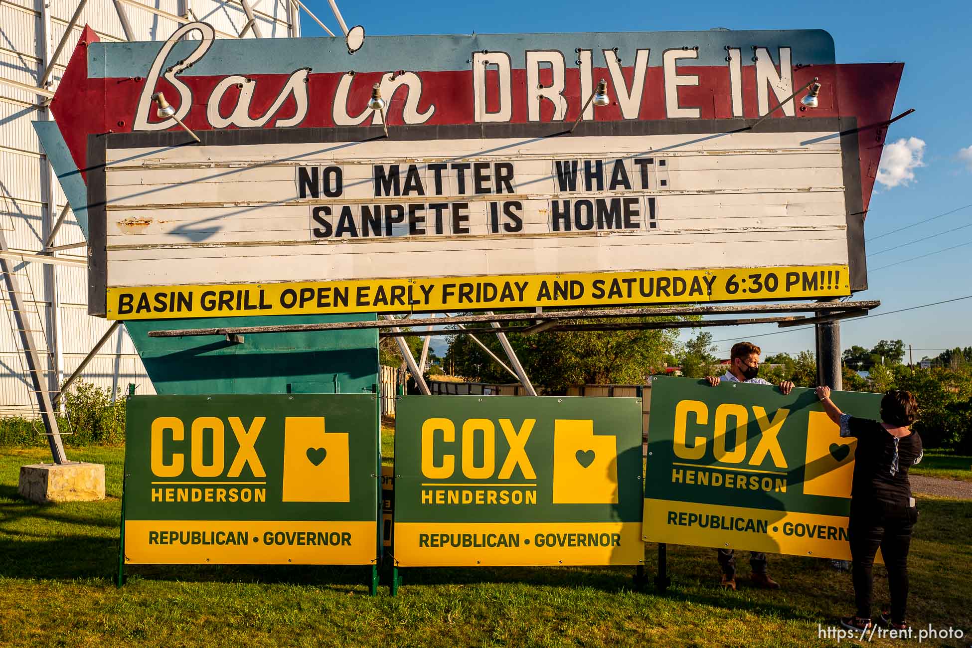 (Trent Nelson  |  The Salt Lake Tribune) Spencer Hall and Heather Barney put up signs at the Basin Drive In before an election night event for Utah Republican gubernatorial candidate Lt. Gov. Spencer Cox, in Mount Pleasant on Tuesday, June 30, 2020.