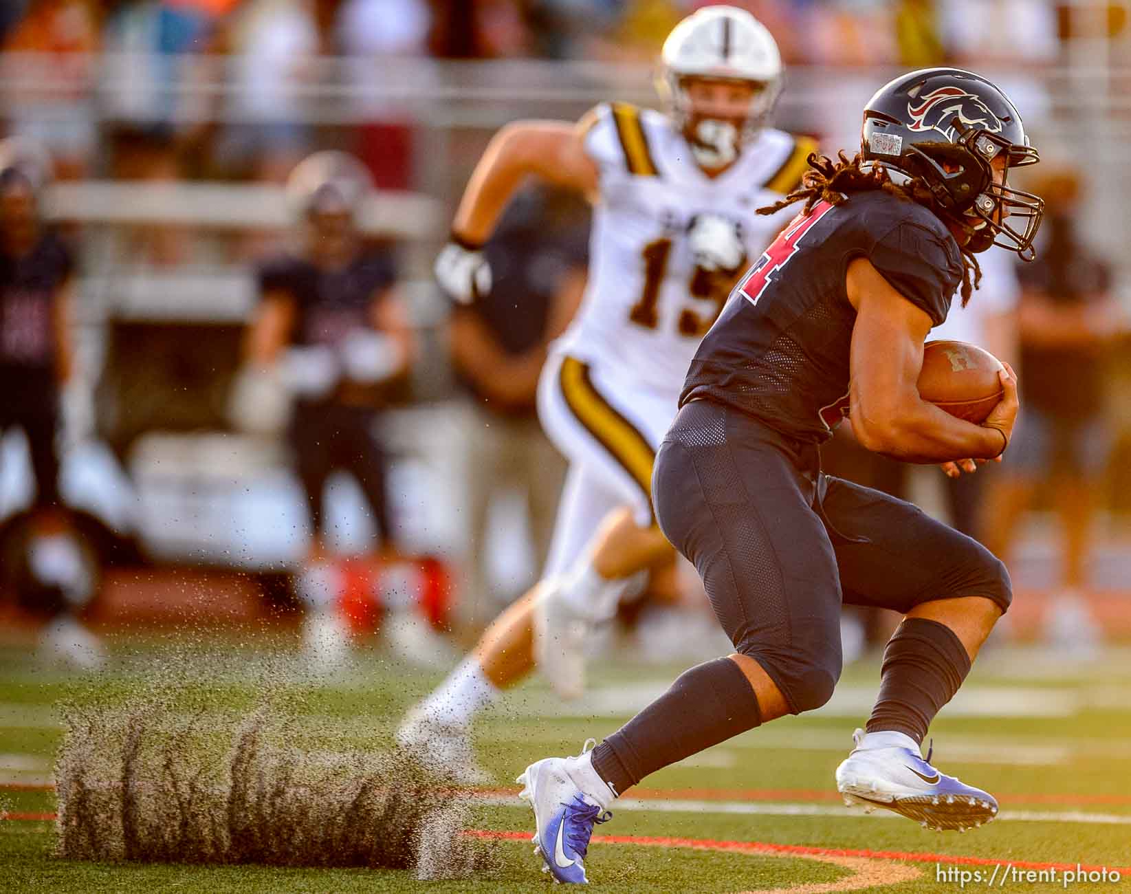 (Trent Nelson  |  The Salt Lake Tribune) Herriman's Nu'u Tafisi runs the ball as Herriman hosts Davis High School football, in Herriman on Thursday, Aug. 13, 2020.