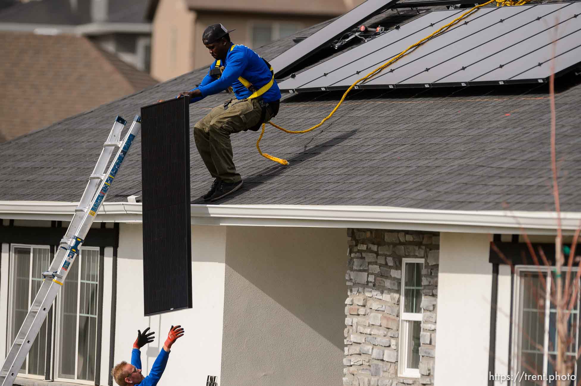 (Trent Nelson  |  The Salt Lake Tribune) LJ Jenkins and Eric Larkin, with Elan Solar, installs solar panels on a Santaquin home on Friday, Nov. 6, 2020.