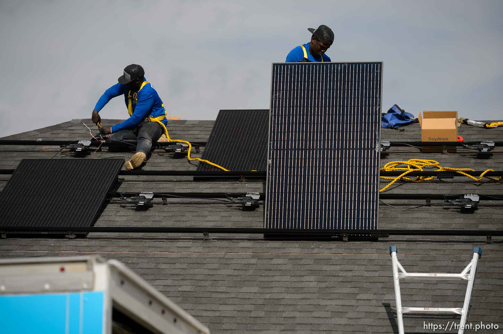 (Trent Nelson  |  The Salt Lake Tribune) LJ Jenkins (right) and RB Biel, workers with Elan Solar, install solar panels on a Santaquin home on Friday, Nov. 6, 2020.