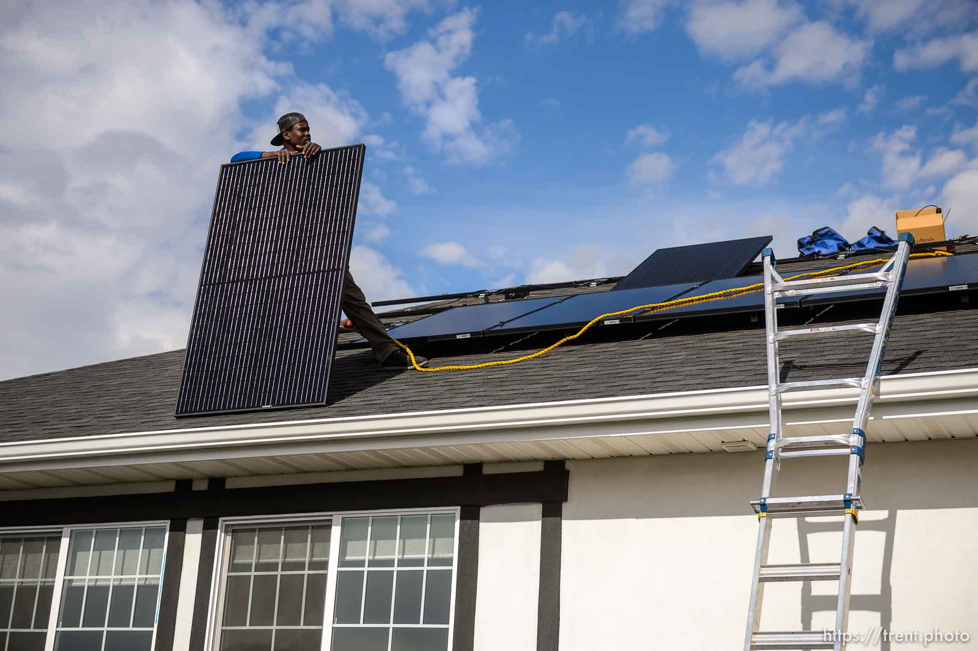 (Trent Nelson  |  The Salt Lake Tribune) LJ Jenkins, with Elan Solar, installs solar panels on a Santaquin home on Friday, Nov. 6, 2020.