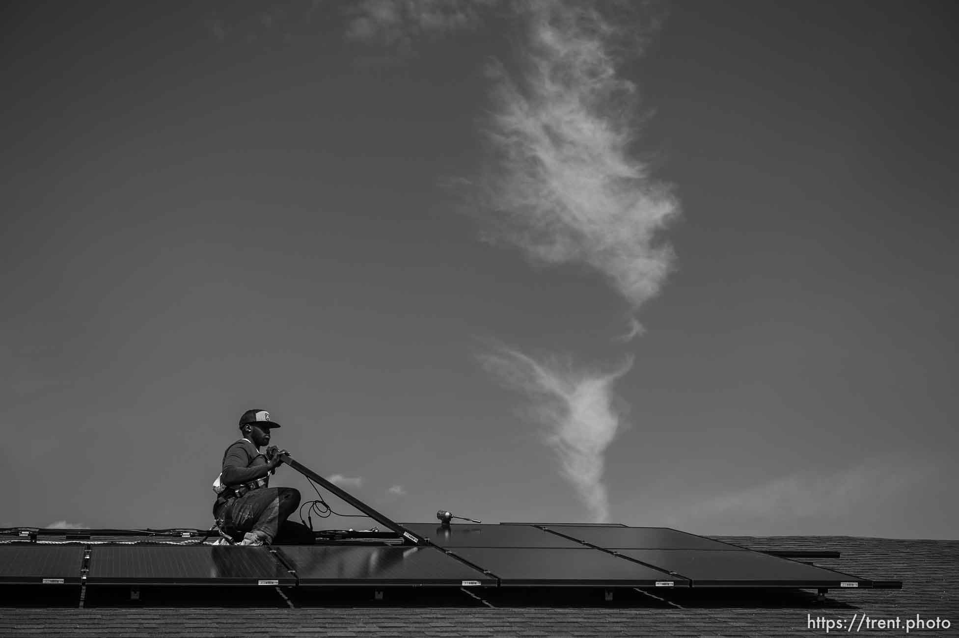 (Trent Nelson  |  The Salt Lake Tribune) RB Biel, with Elan Solar, installs solar panels on a Santaquin home on Friday, Nov. 6, 2020.