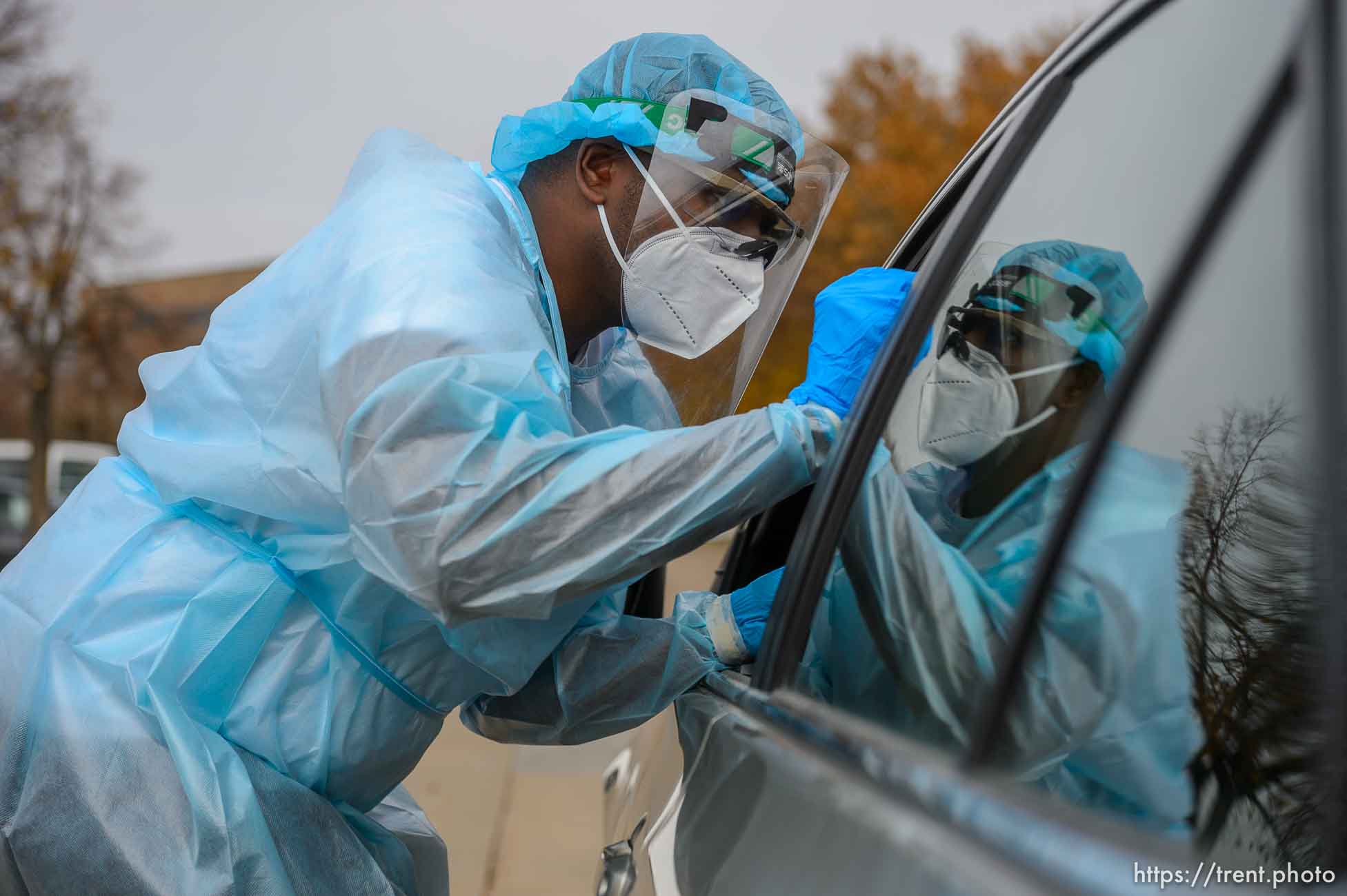 (Trent Nelson  |  The Salt Lake Tribune) Evandro Semedo working at the Utah National Guard’s mobile testing site for COVID-19 in Salt Lake City on Tuesday, Nov. 10, 2020.