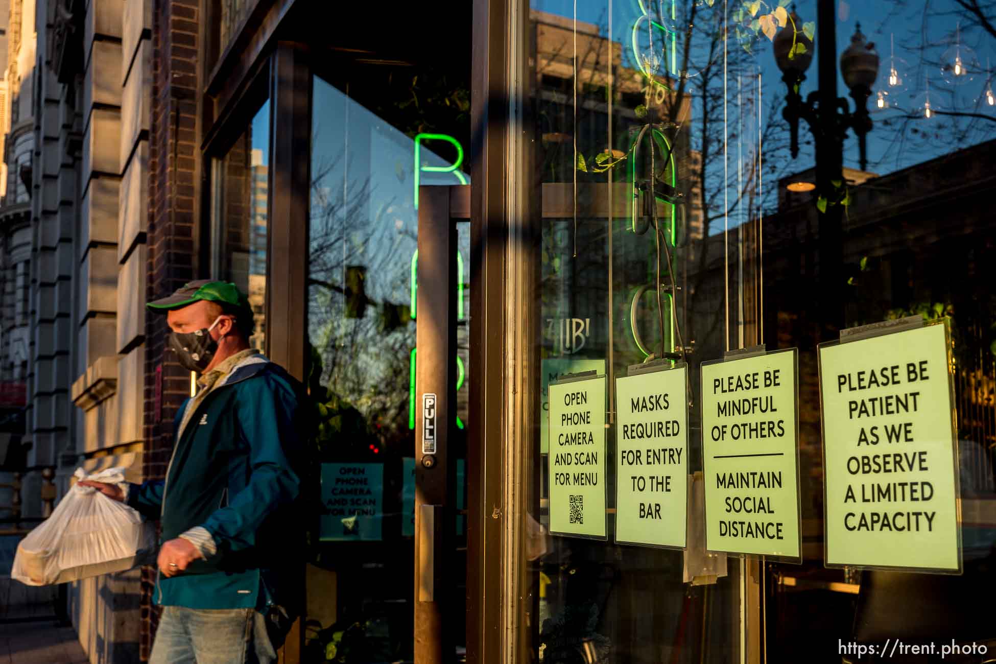 (Trent Nelson  |  The Salt Lake Tribune) Signs in the window of Alibi Bar & Place in Salt Lake City informing customers of COVID-19 precautions, on Wednesday, Nov. 25, 2020.