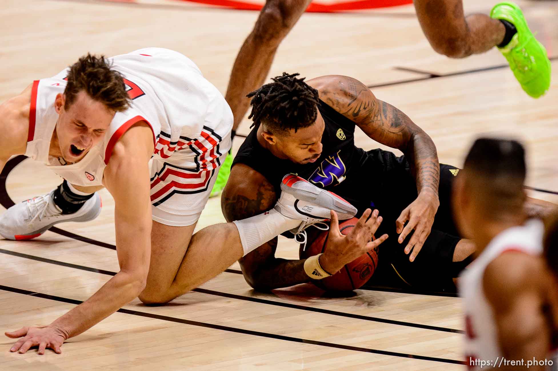 (Trent Nelson  |  The Salt Lake Tribune) Washington's Nate Roberts steals the ball from Utah's Mikael Jantunen as Utah hosts Washington, NCAA basketball in Salt Lake City on Thursday, Dec. 3, 2020.