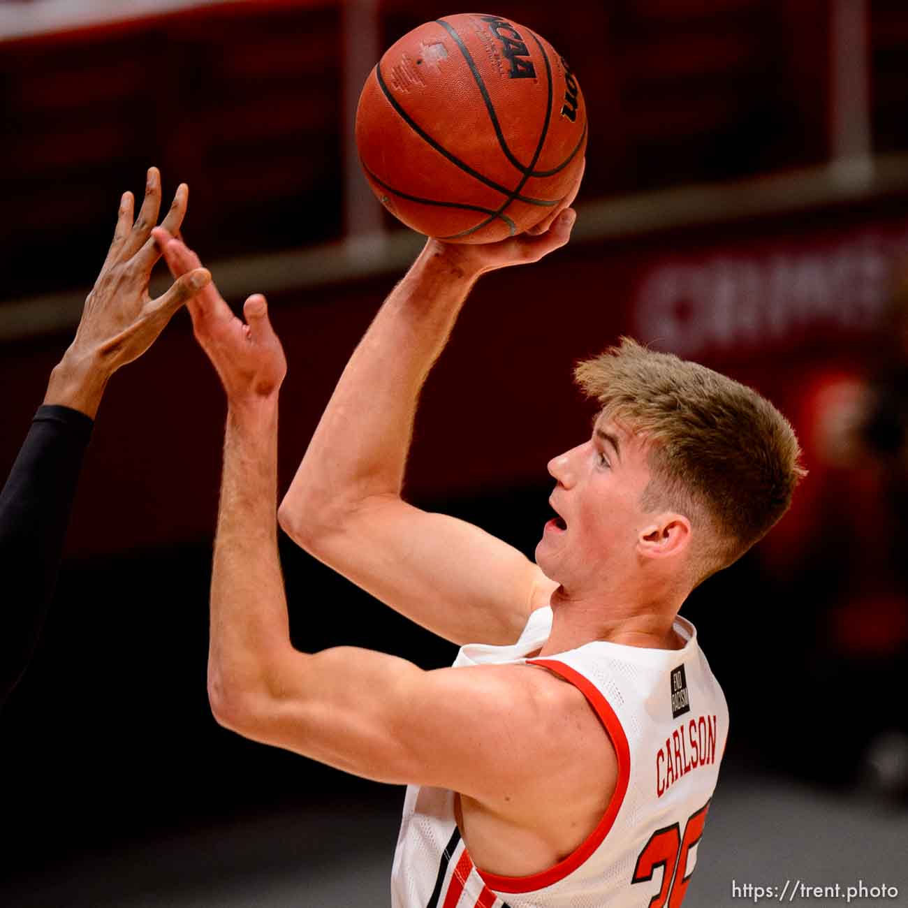 (Trent Nelson  |  The Salt Lake Tribune) Utah's Branden Carlson shoots as Utah hosts Washington, NCAA basketball in Salt Lake City on Thursday, Dec. 3, 2020.