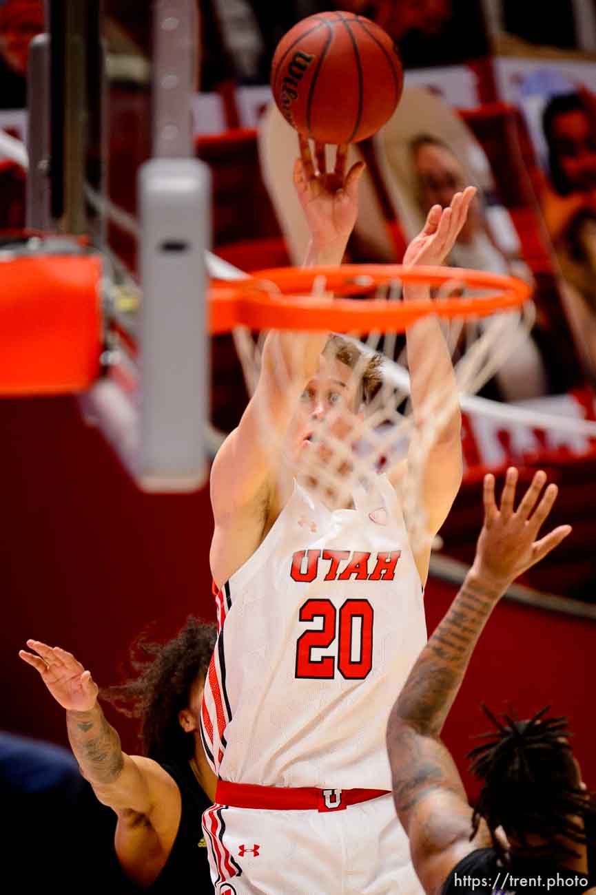 (Trent Nelson  |  The Salt Lake Tribune) u20 shoots as Utah hosts Washington, NCAA basketball in Salt Lake City on Thursday, Dec. 3, 2020.