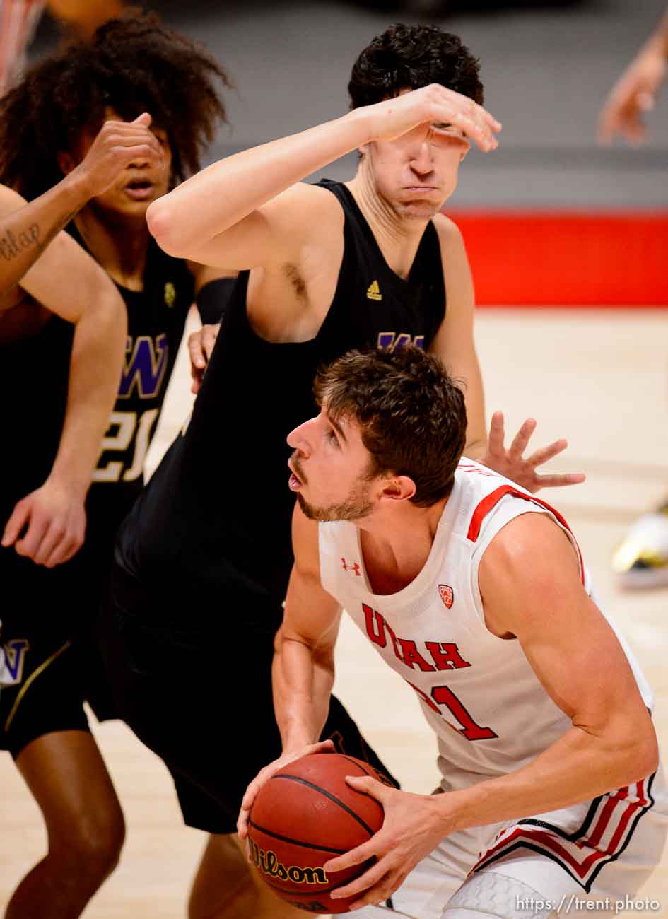 (Trent Nelson  |  The Salt Lake Tribune) Utah's Riley Battin is defended by Washington's Riley Sorn as Utah hosts Washington, NCAA basketball in Salt Lake City on Thursday, Dec. 3, 2020.