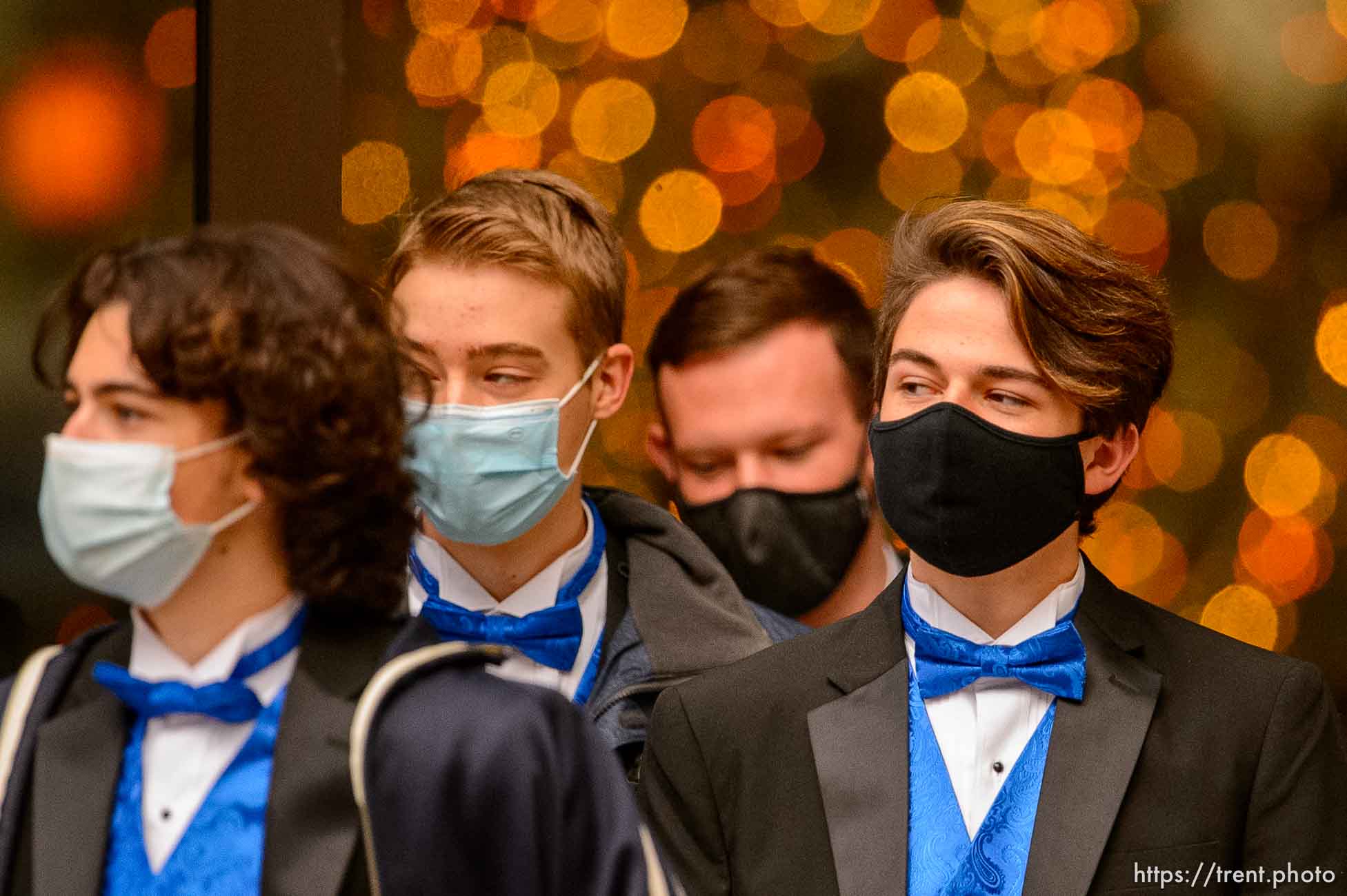 (Trent Nelson  |  The Salt Lake Tribune) Masks are a common sight in Salt Lake City on Friday, Dec. 11, 2020. The Utah Department of Health on Friday reported a seven-day average of 2,702 new positive test results per day — below last week’s rate of nearly 3,000.