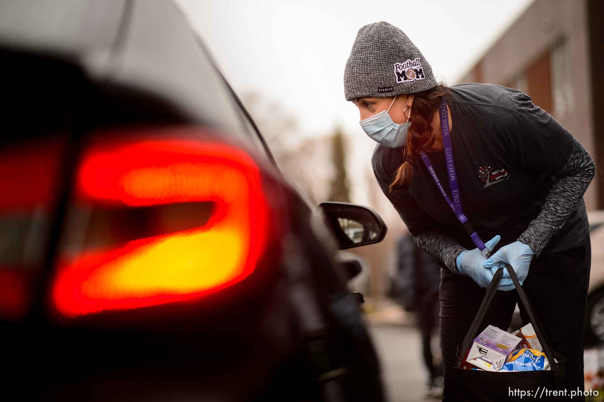 (Trent Nelson  |  The Salt Lake Tribune) Victoria Palauni hands out food at Liberty Elementary in Salt Lake City on Thursday, Dec. 17, 2020.