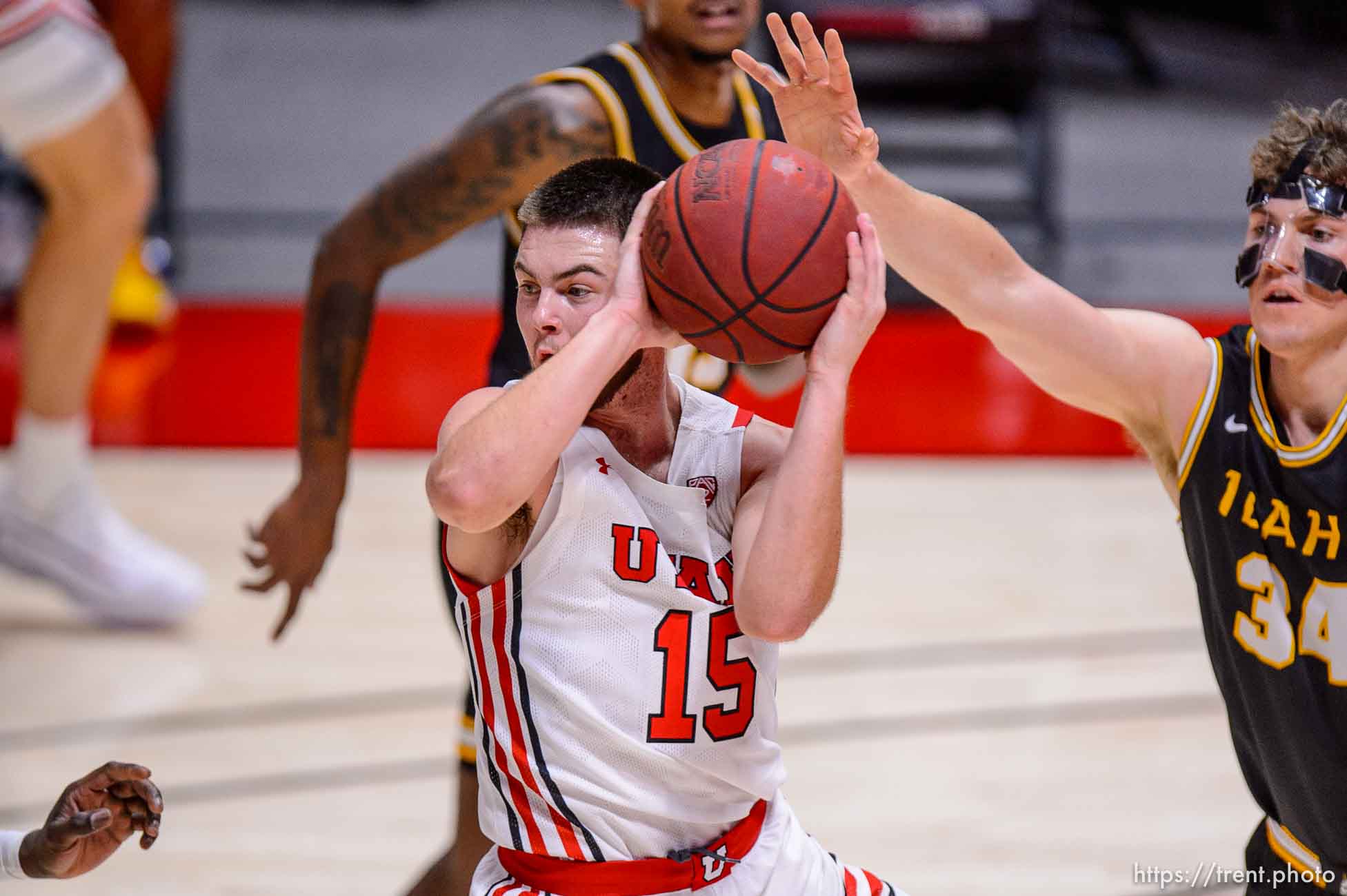 (Trent Nelson  |  The Salt Lake Tribune) Utah Utes guard Rylan Jones (15) as Utah hosts Idaho, NCAA basketball in Salt Lake City on Friday, Dec. 18, 2020.